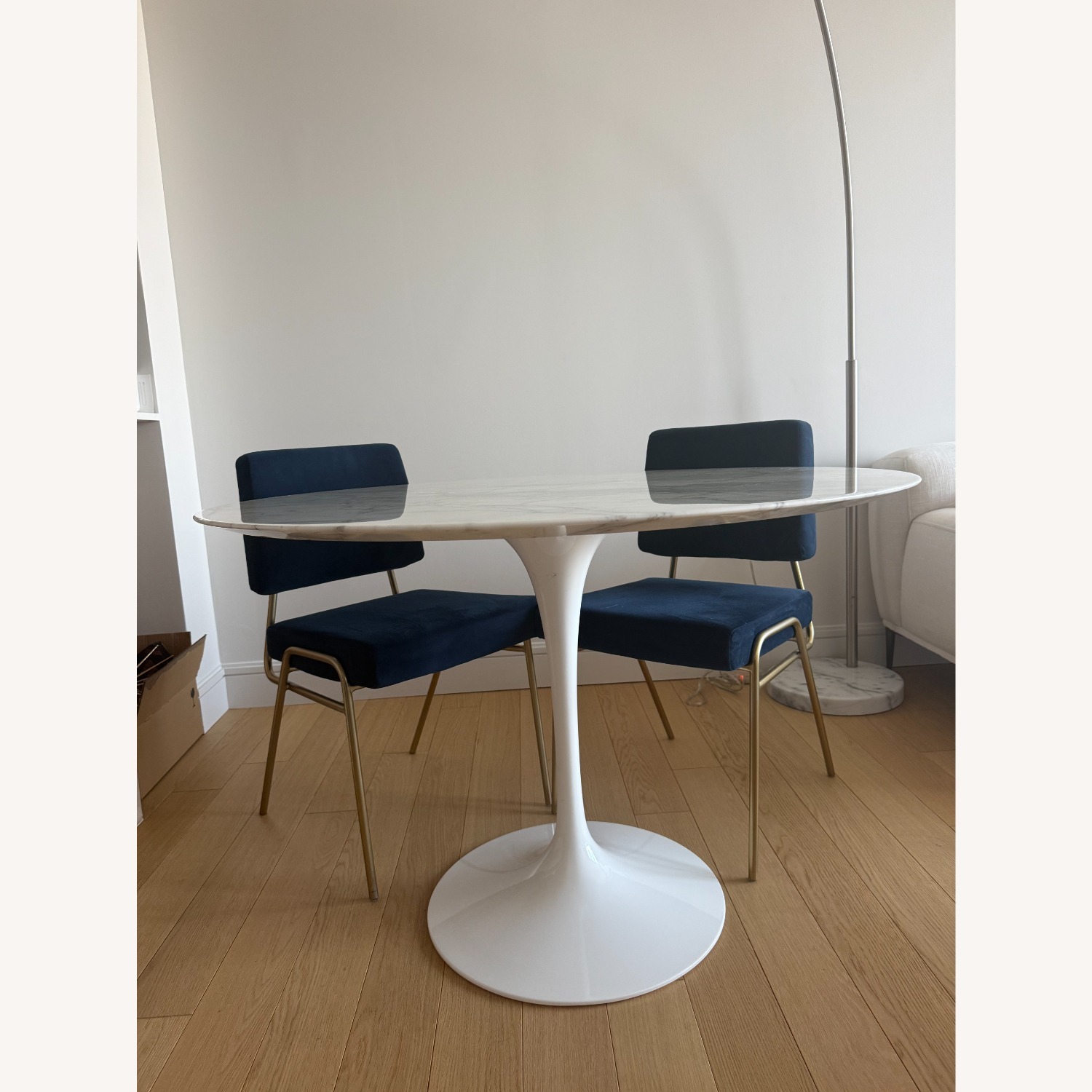 Knoll Arabescato & White Dining Table - image-2