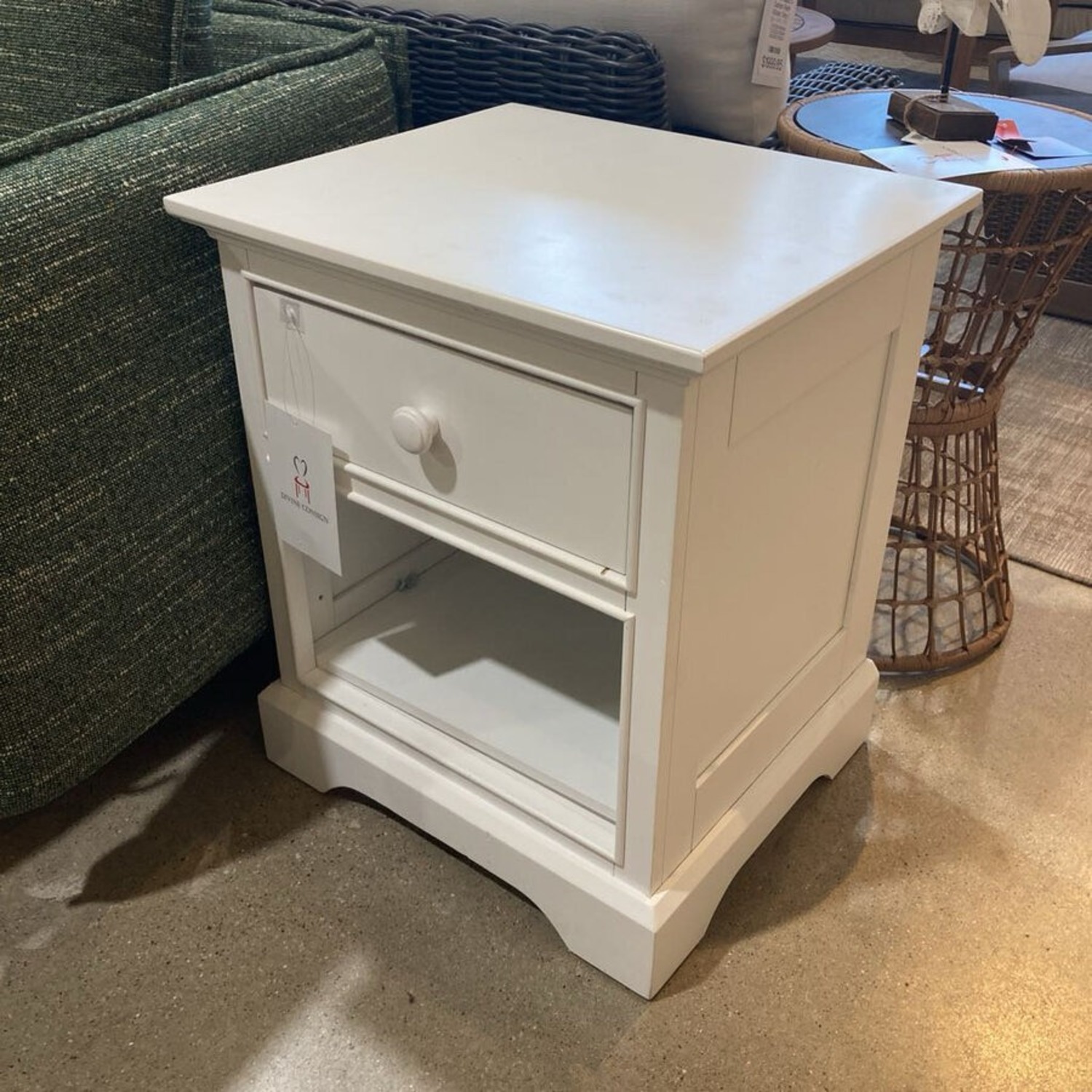Dock 48 Waterford 1-Drawer Nightstand White  - image-11