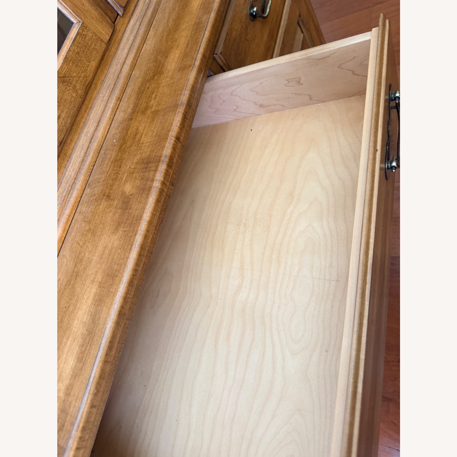 Vintage Ethan Allen 2-Piece Buffet and Hutch - image-4