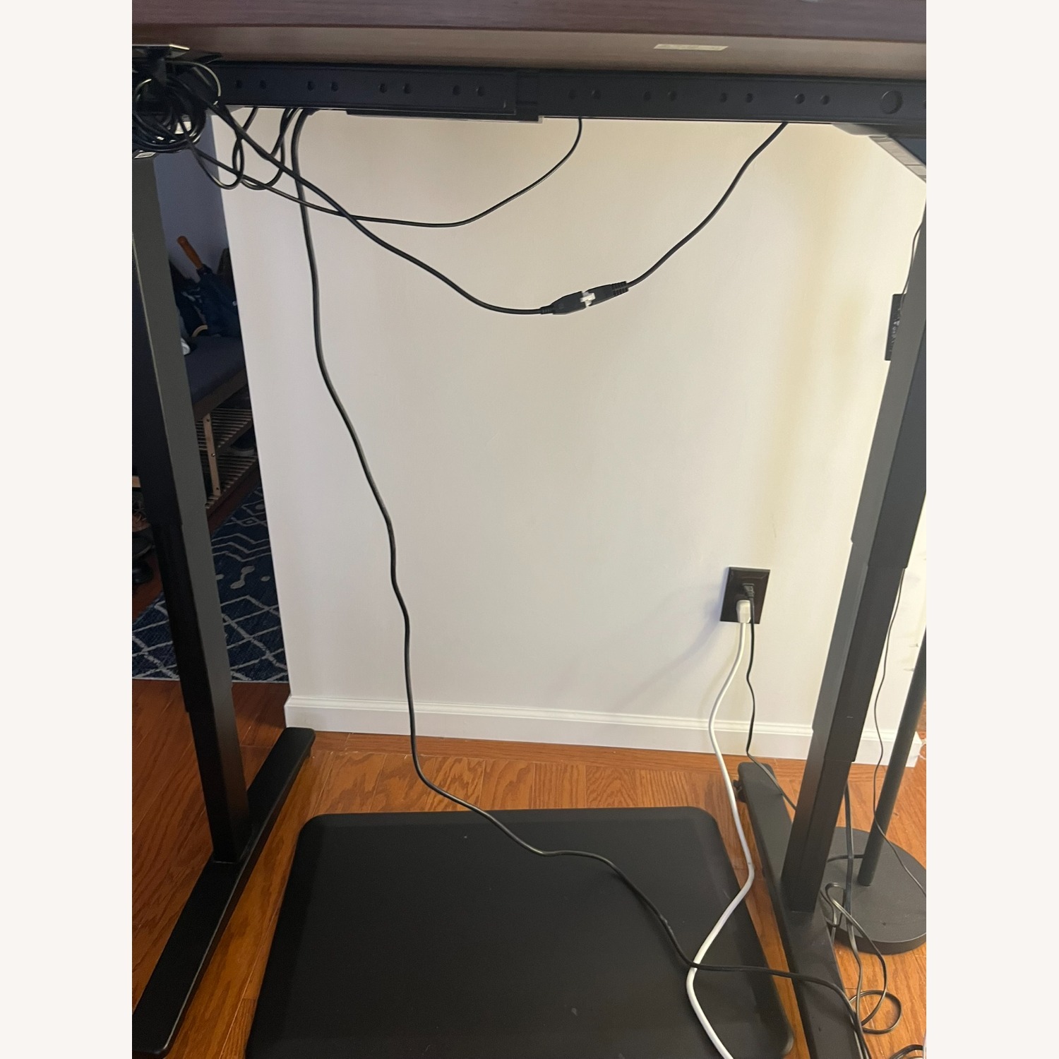 UPLIFT V2 Standing Desk Adjustable Height + Mat - image-8
