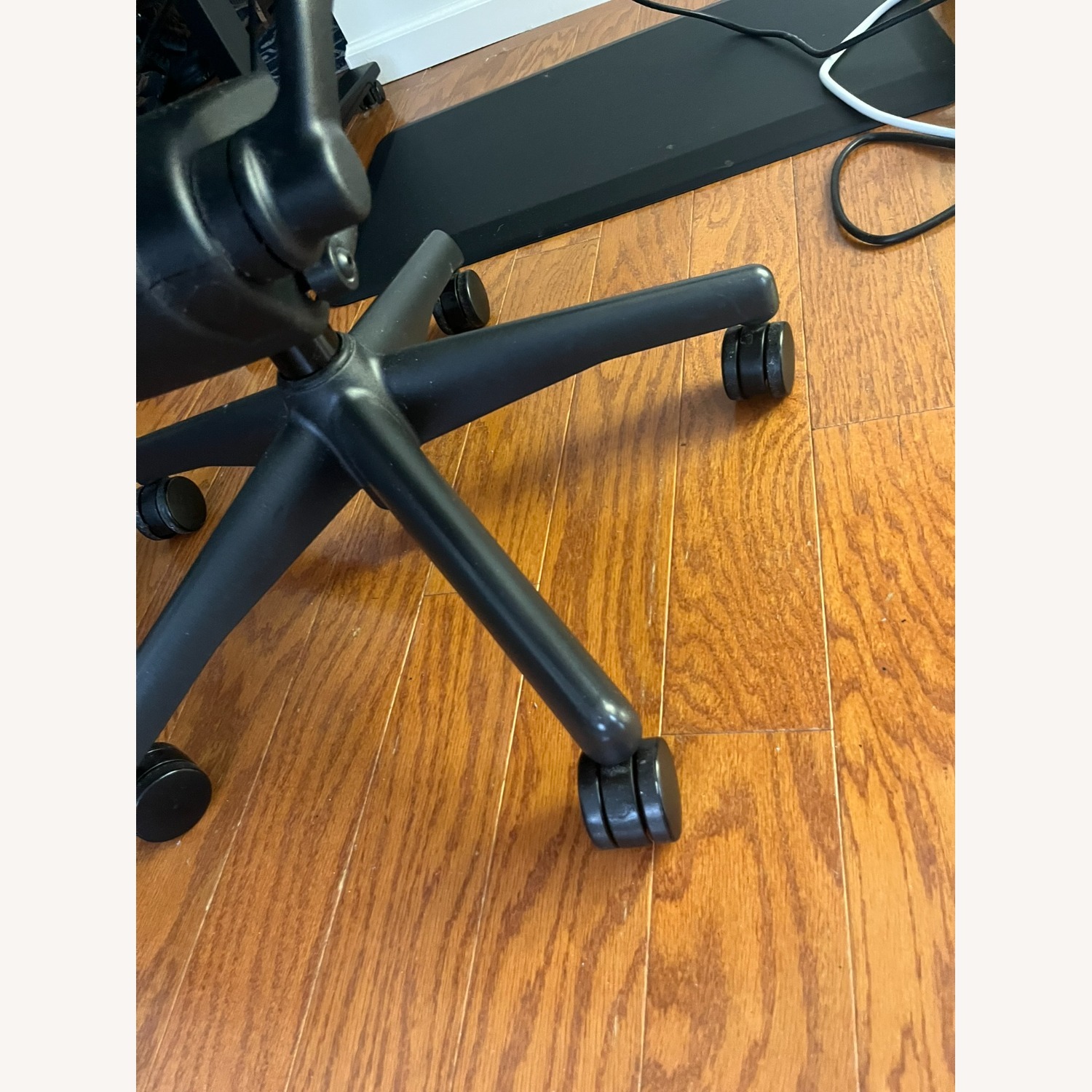 Herman Miller Aeron Office Chair Size B - image-3