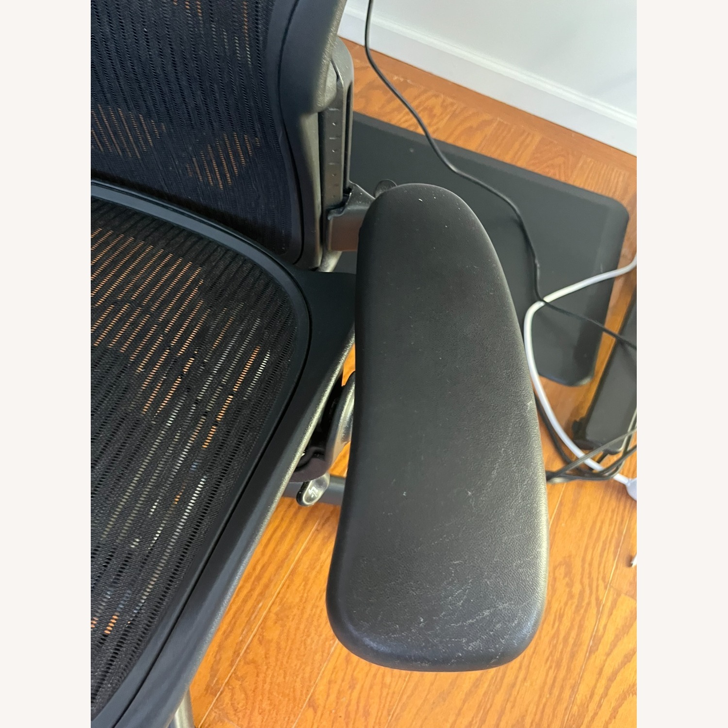 Herman Miller Aeron Office Chair Size B - image-4