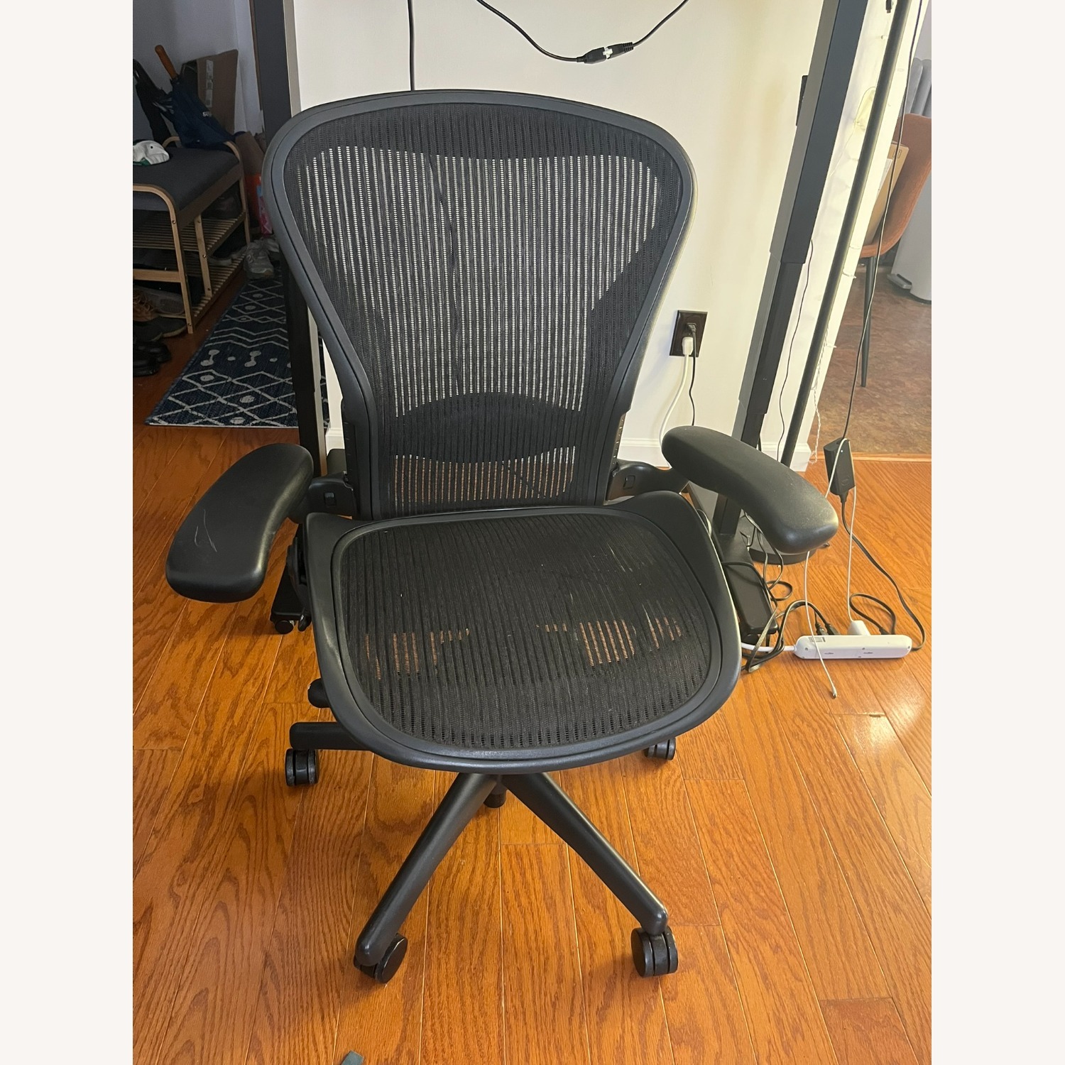 Herman Miller Aeron Office Chair Size B - image-1