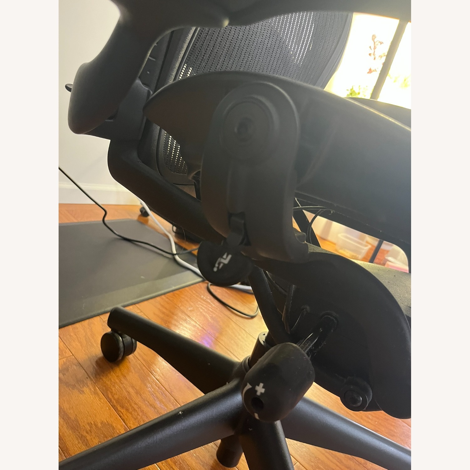 Herman Miller Aeron Office Chair Size B - image-2