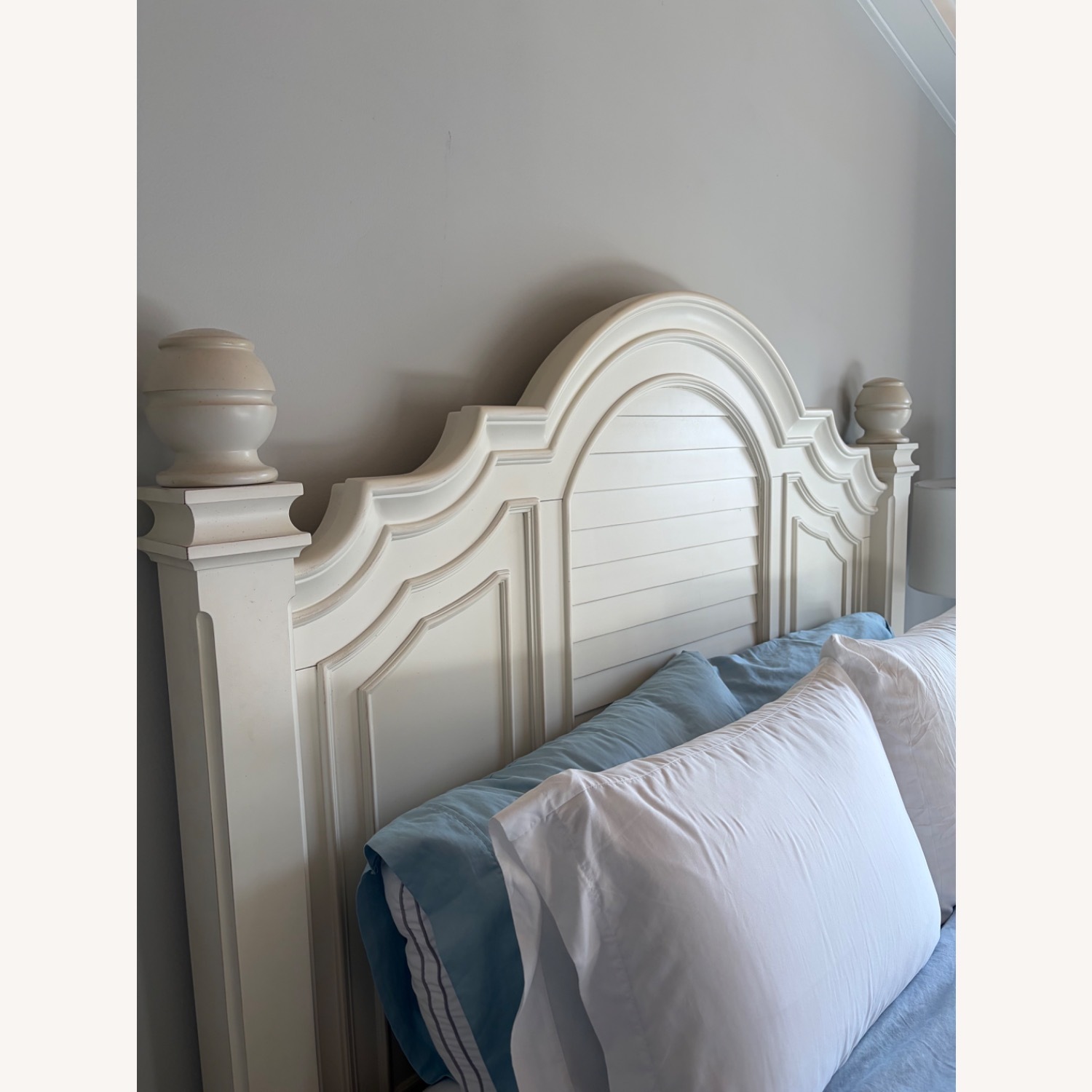 Ashley Furniture White Wood Queen Bed - image-6