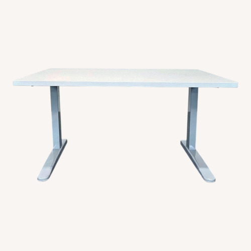 Used Jarvis Electric Adjustable Standing Desk for sale on AptDeco