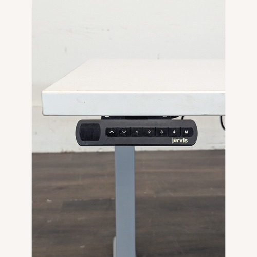 Used Jarvis Electric Adjustable Standing Desk for sale on AptDeco