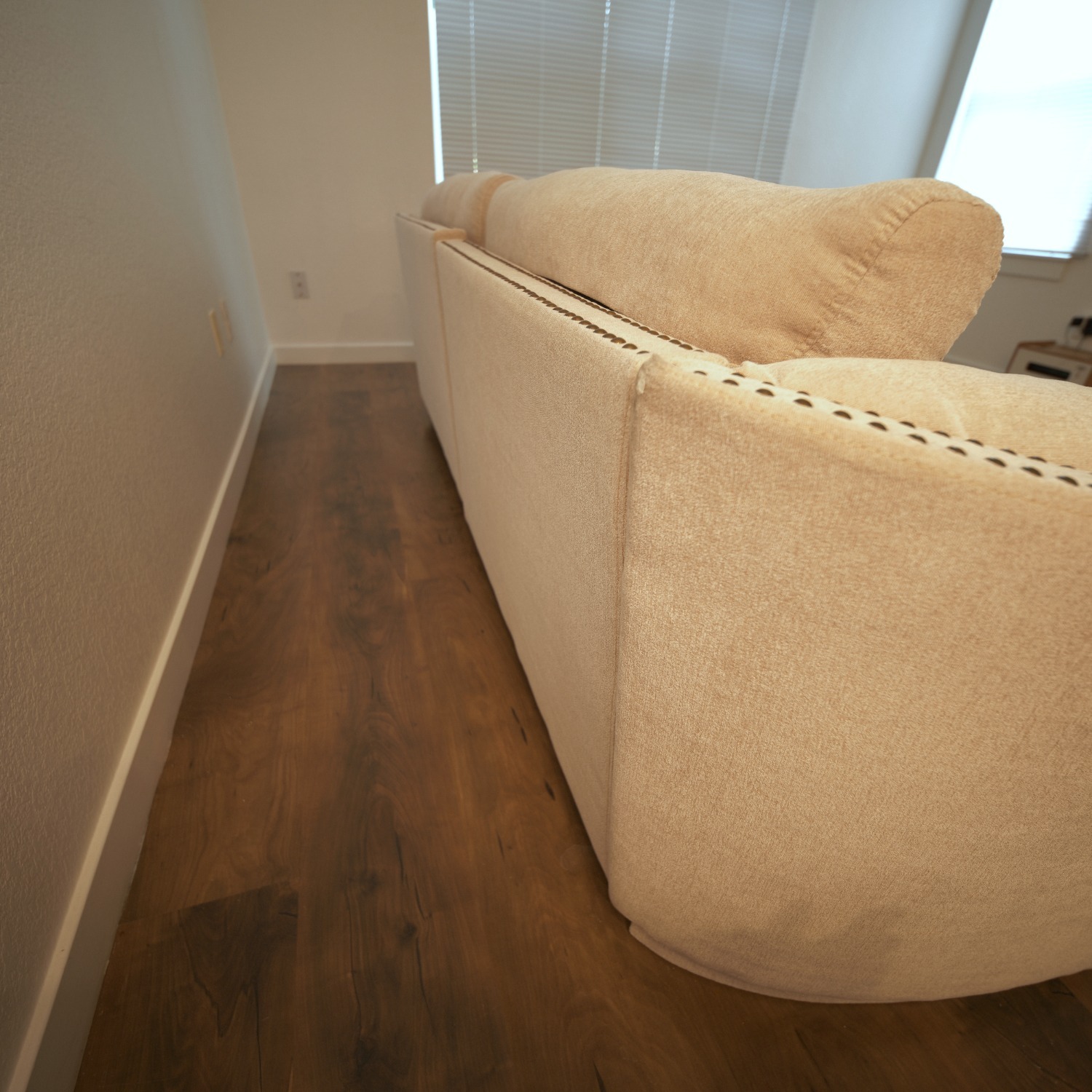 Modern Curved 3-Seat Sofa Beige Upholstered - image-8