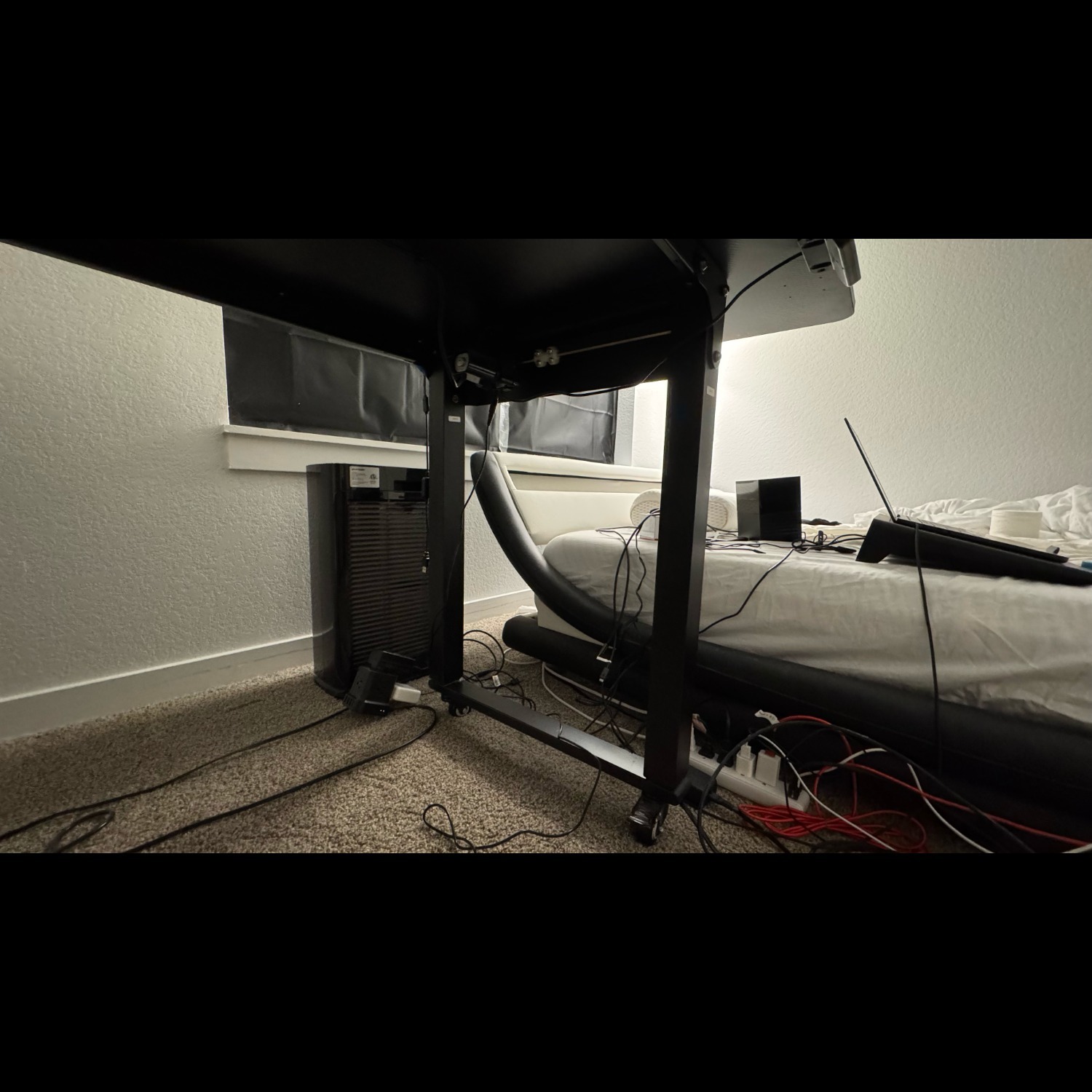 Electric Height Adjustable Standing Desk - image-9