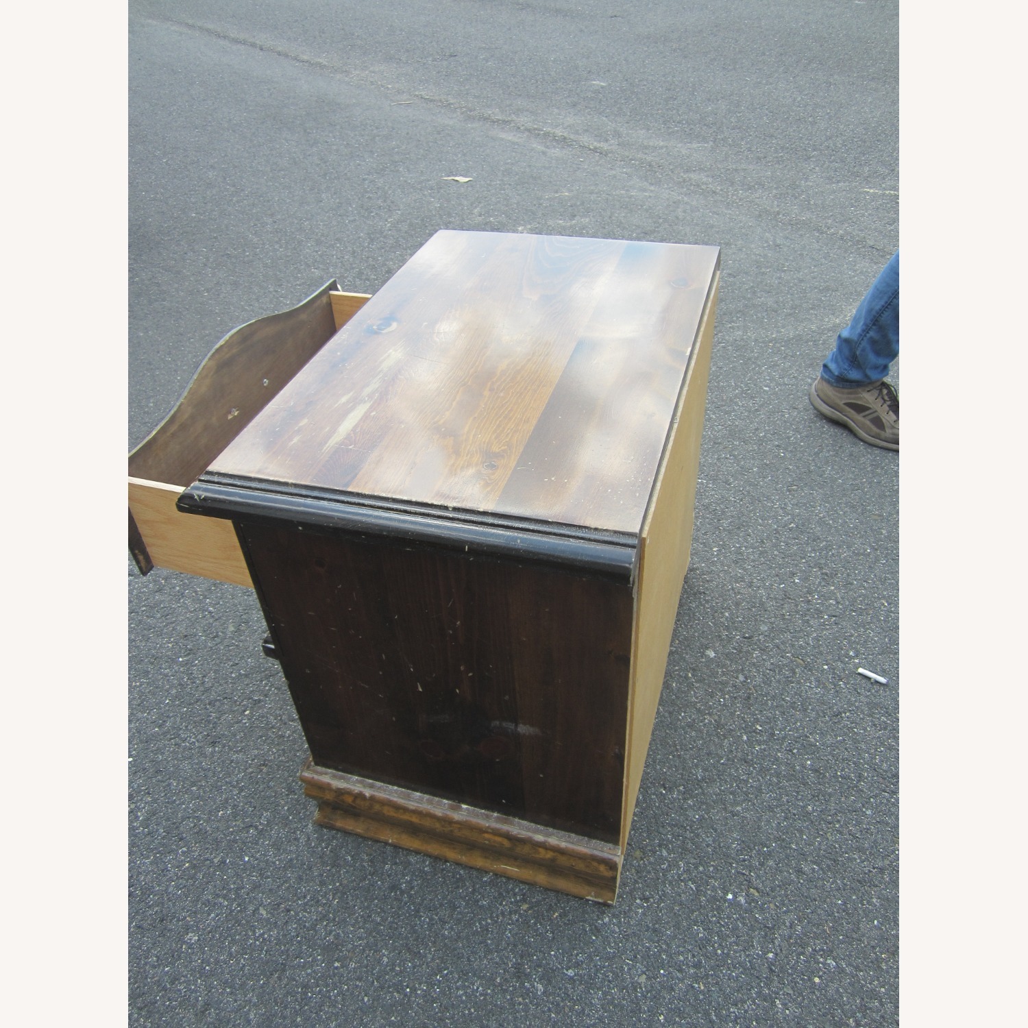 VTG Pair of Nightstands - image-4