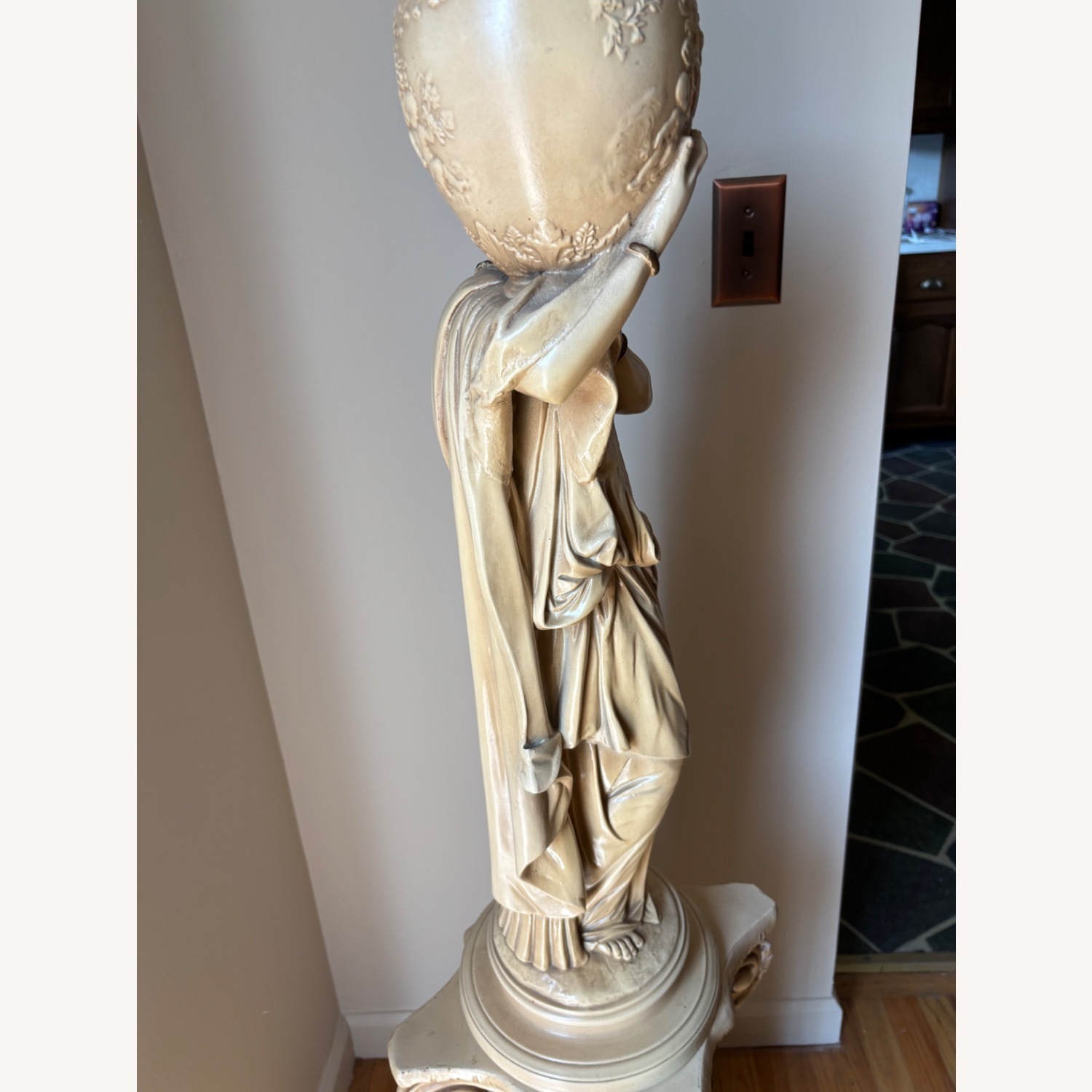 Vintage/Antique Décor - image-5
