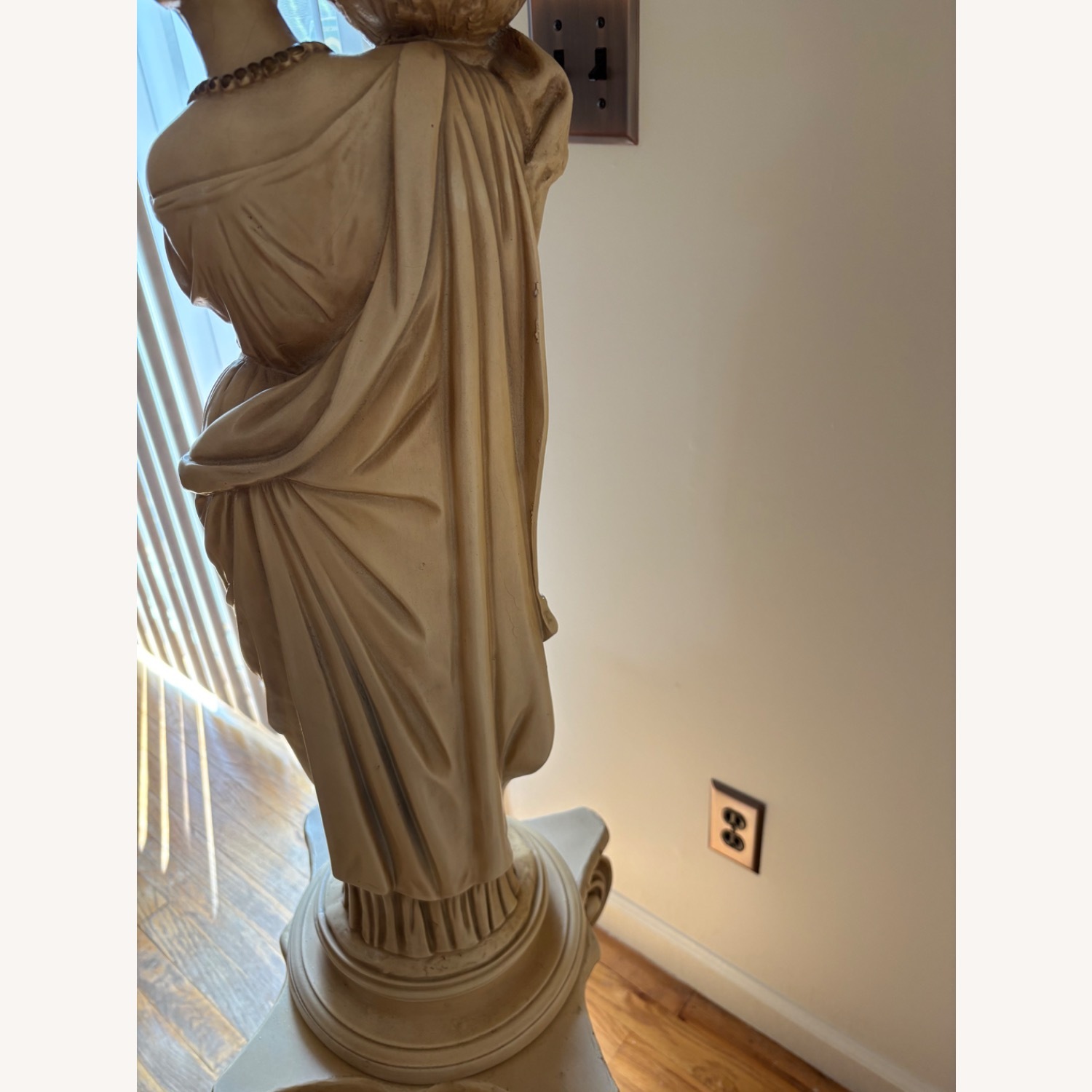 Vintage/Antique Décor - image-4