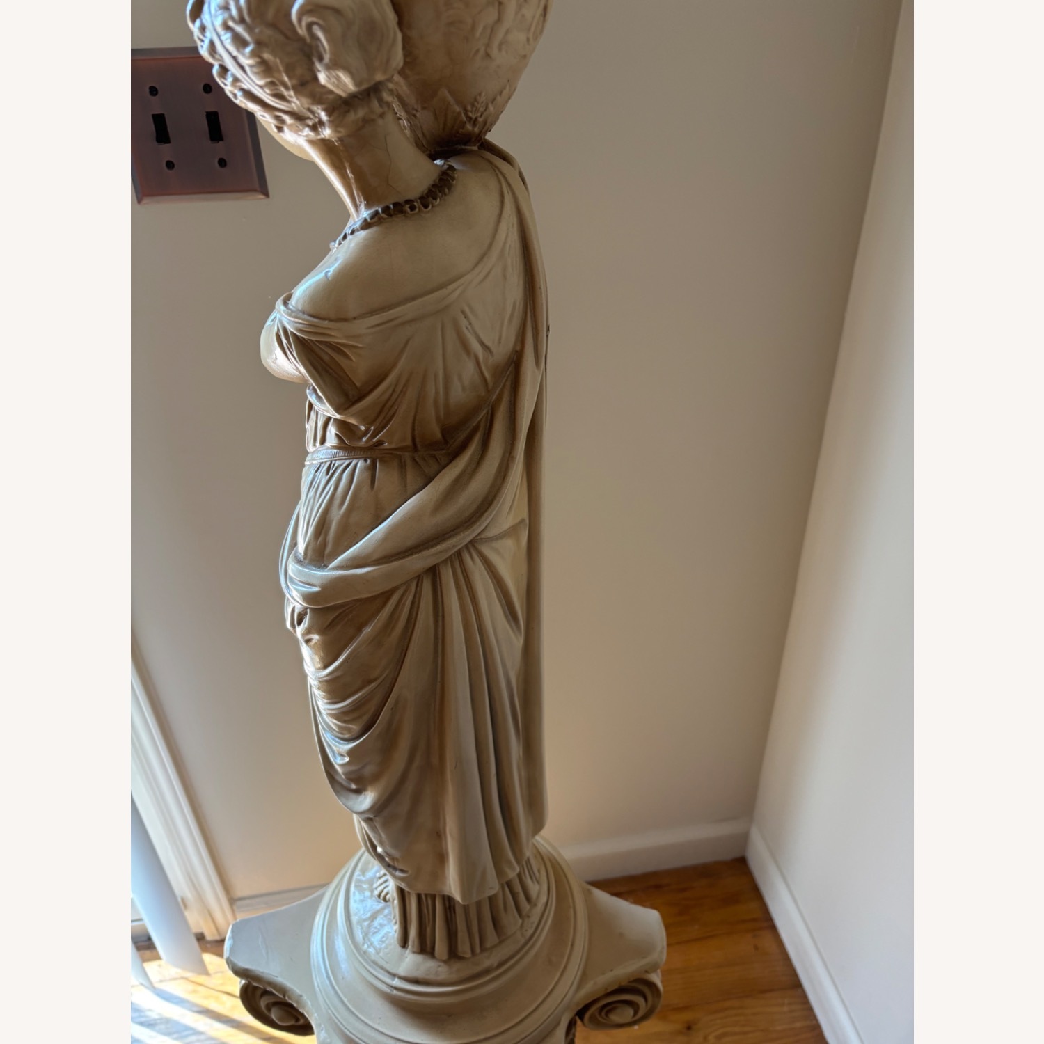 Vintage/Antique Décor - image-3