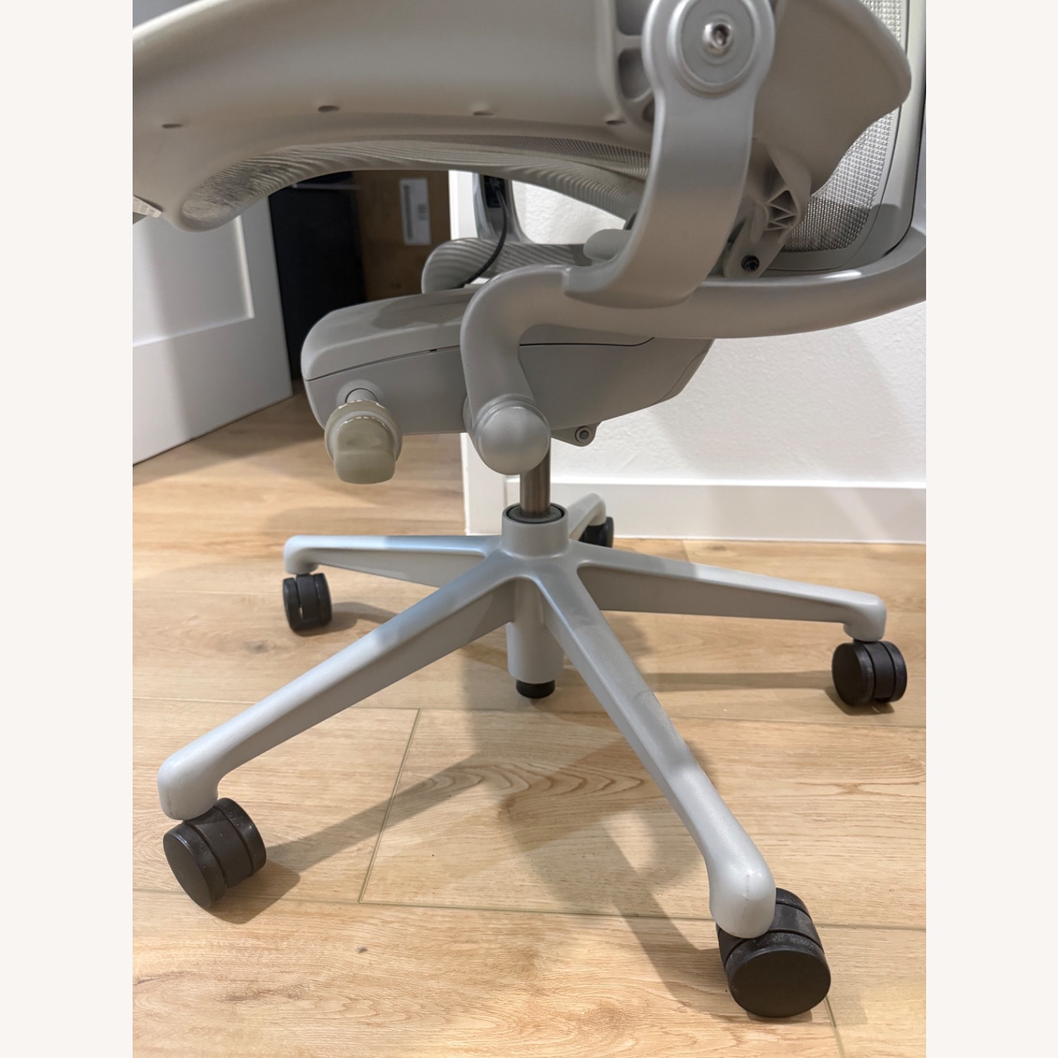 Herman Miller Aeron Light Gray Office Chair - image-4