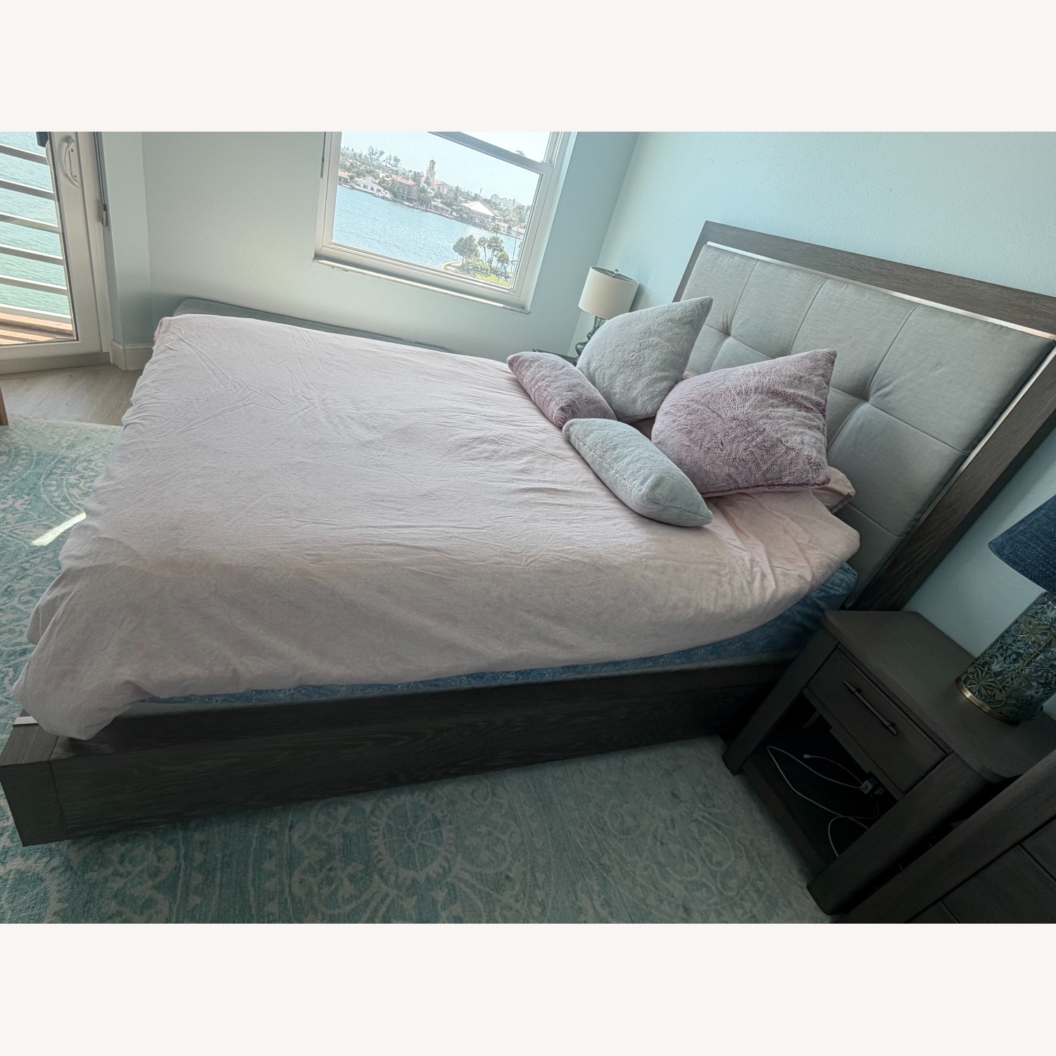Bassett Modern Dark Brown Wood Queen Bed - image-4