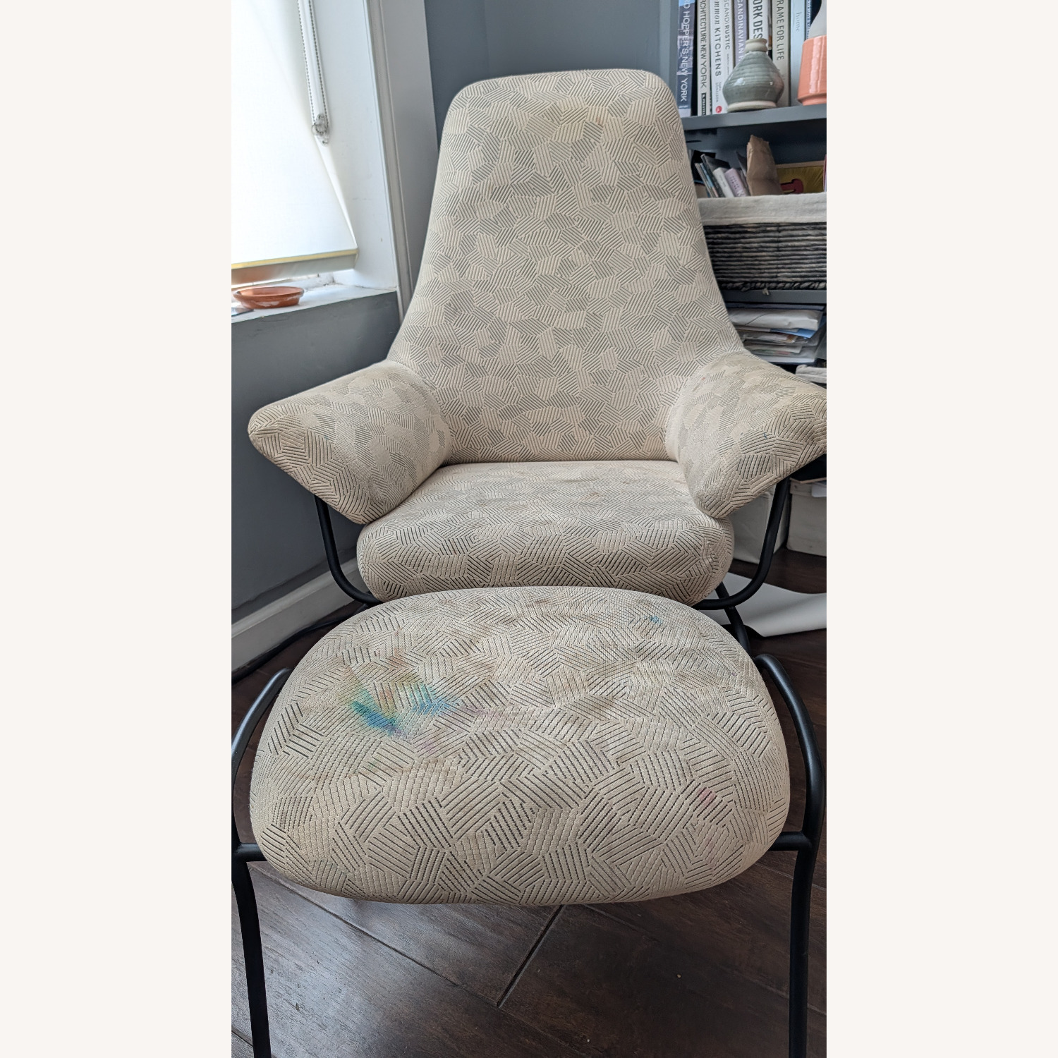 Hem White Armchair With Ottoman - image-5