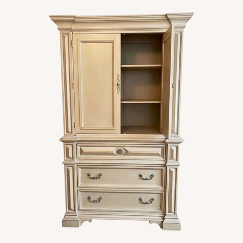 Used Thomasville Furniture Industries Sideboard for sale on AptDeco