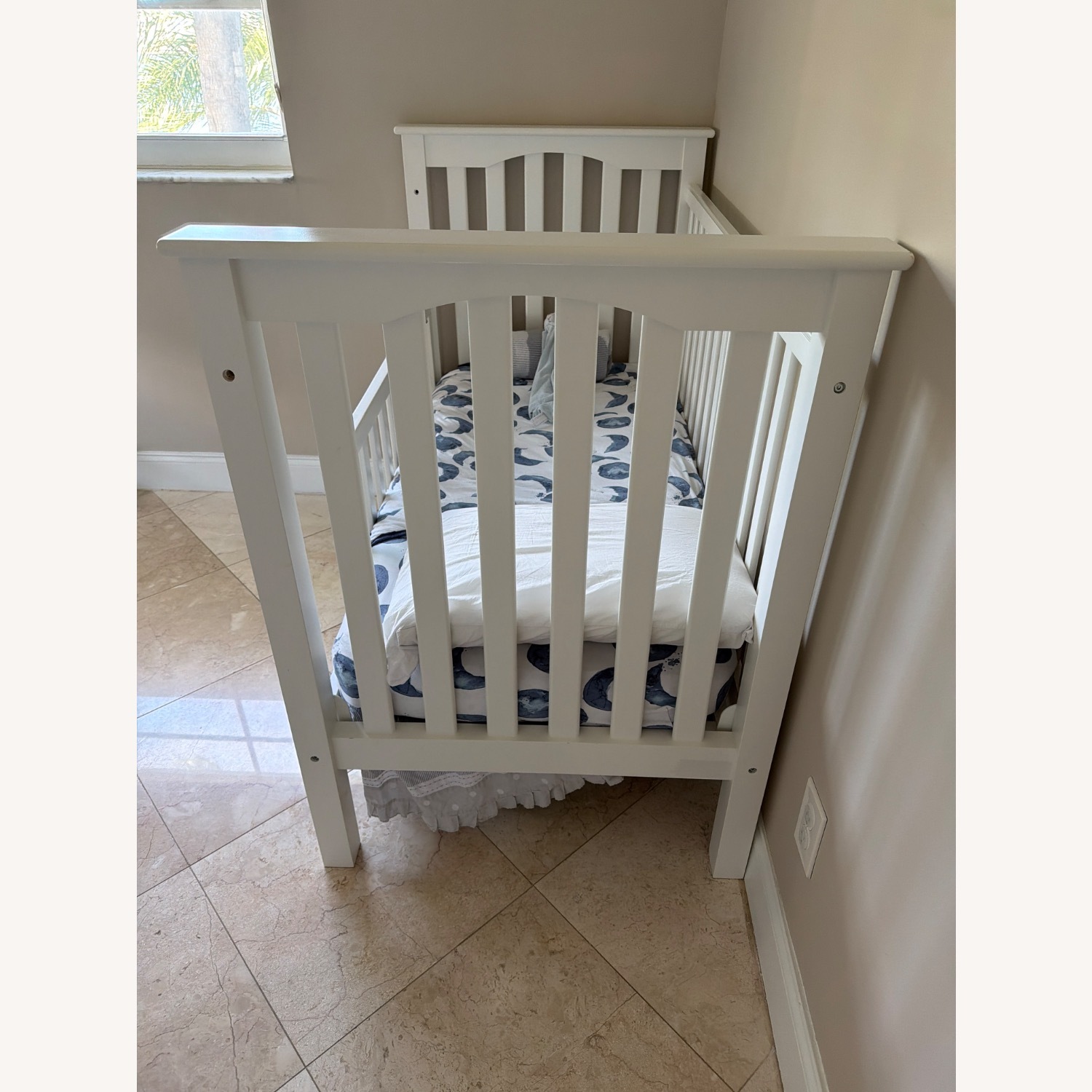 Pottery Barn Kendall White Wood Crib - image-2