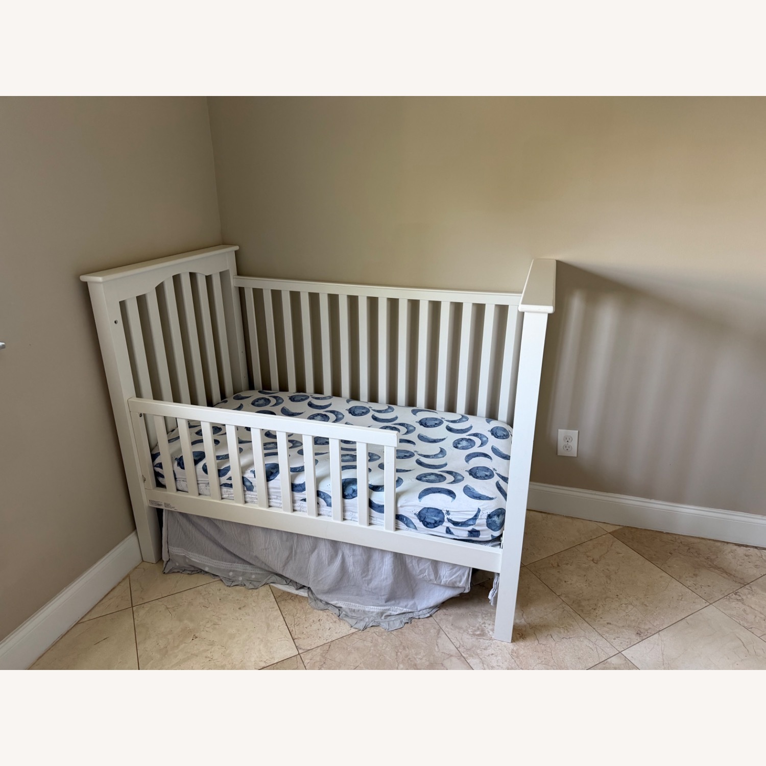 Pottery Barn Kendall White Wood Crib - image-1