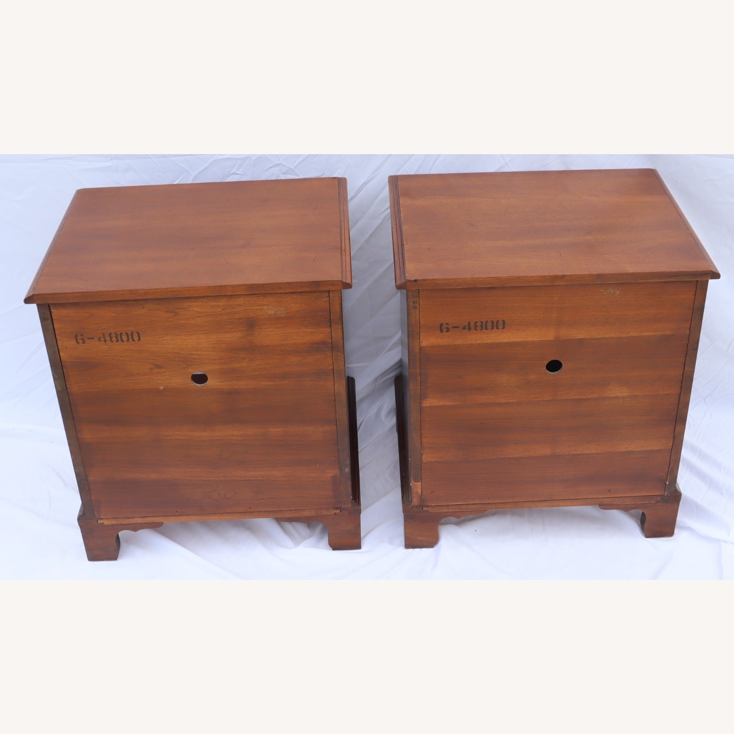 1980s Henredon Fine Furniture Pair of Nightstands - image-11