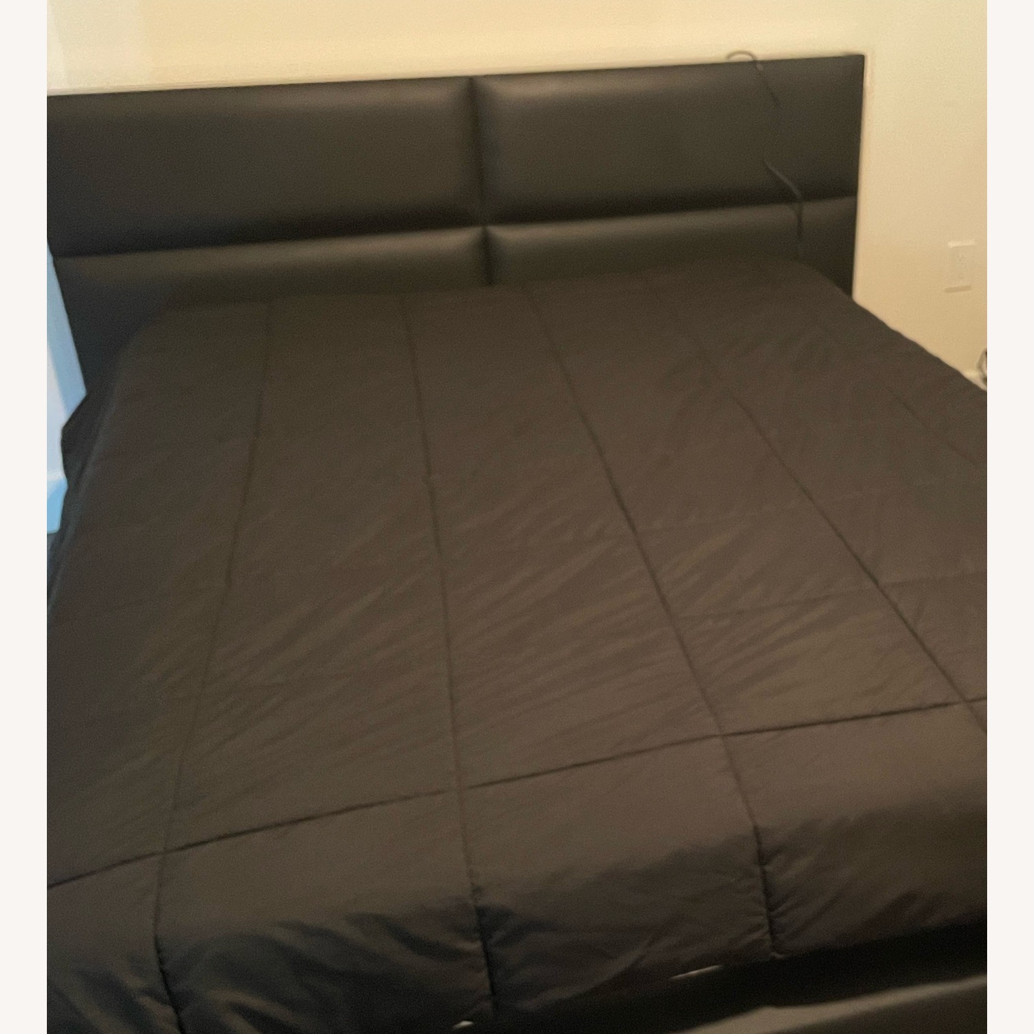 Modani Black Queen Bed - image-3