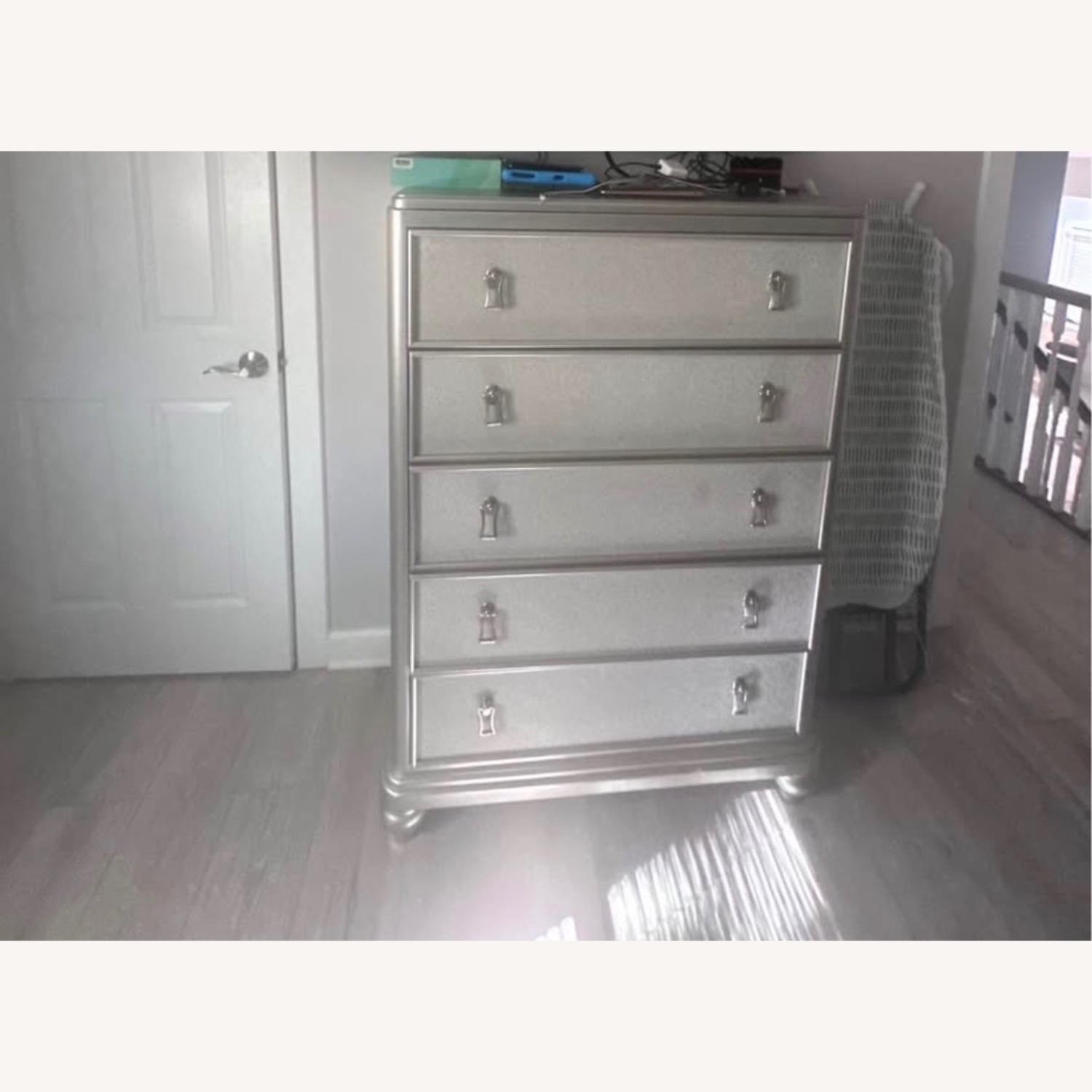 Bob's Discount Furniture King Bed - image-3