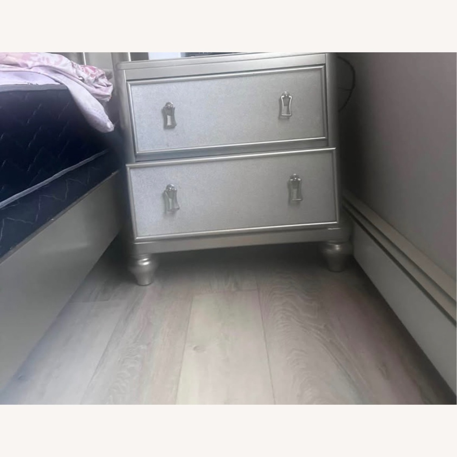 Bob's Discount Furniture King Bed - image-1