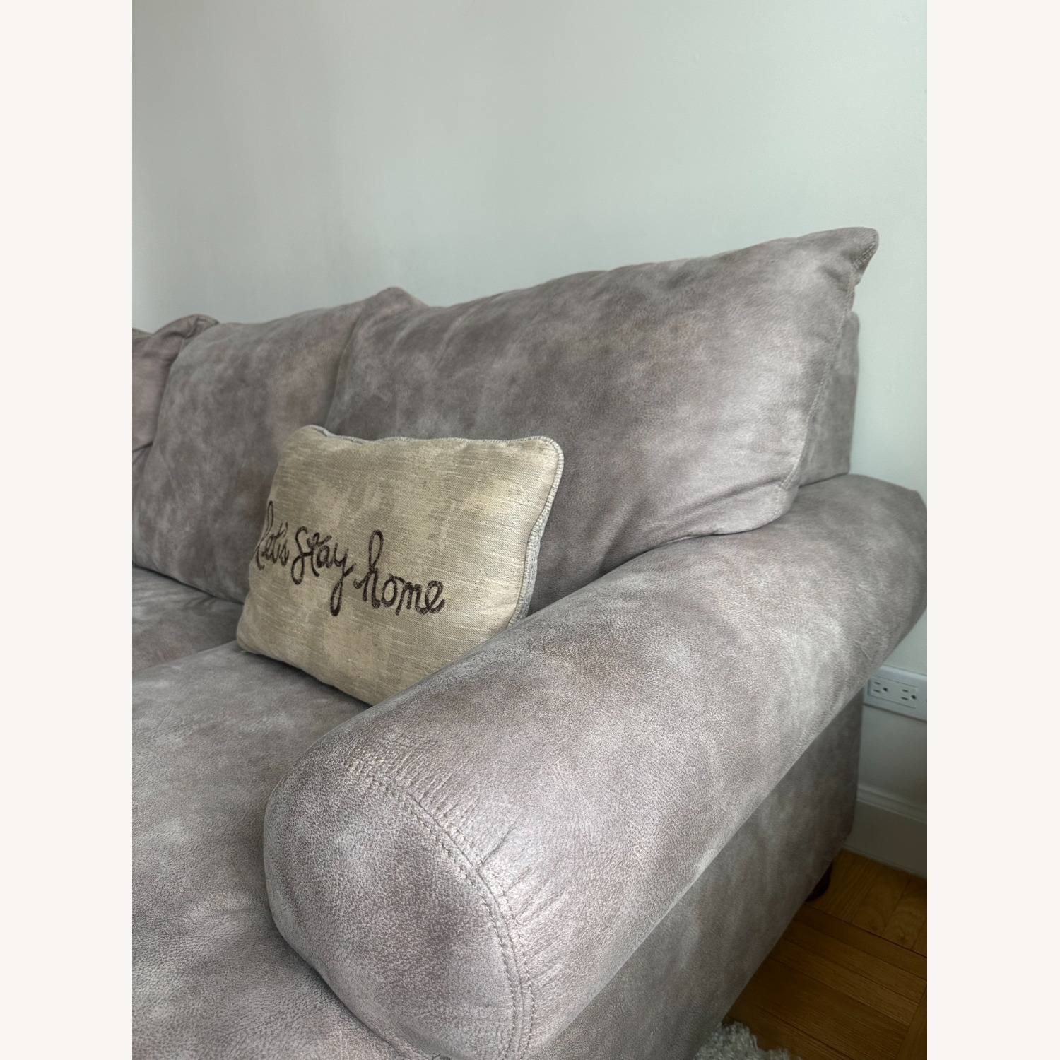 Briarcliff Sofa - image-3