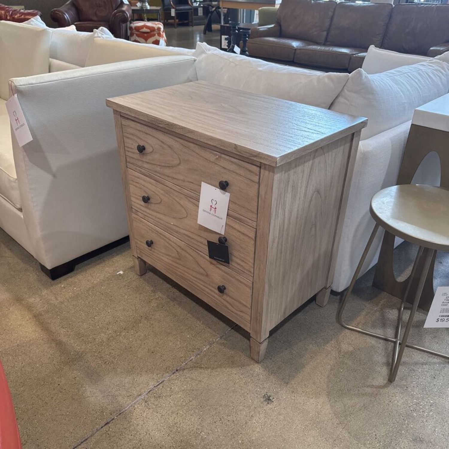 Flagstaff 3-Drawer Dresser - image-3