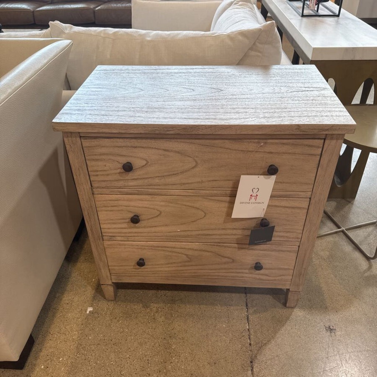 Flagstaff 3-Drawer Dresser - image-2
