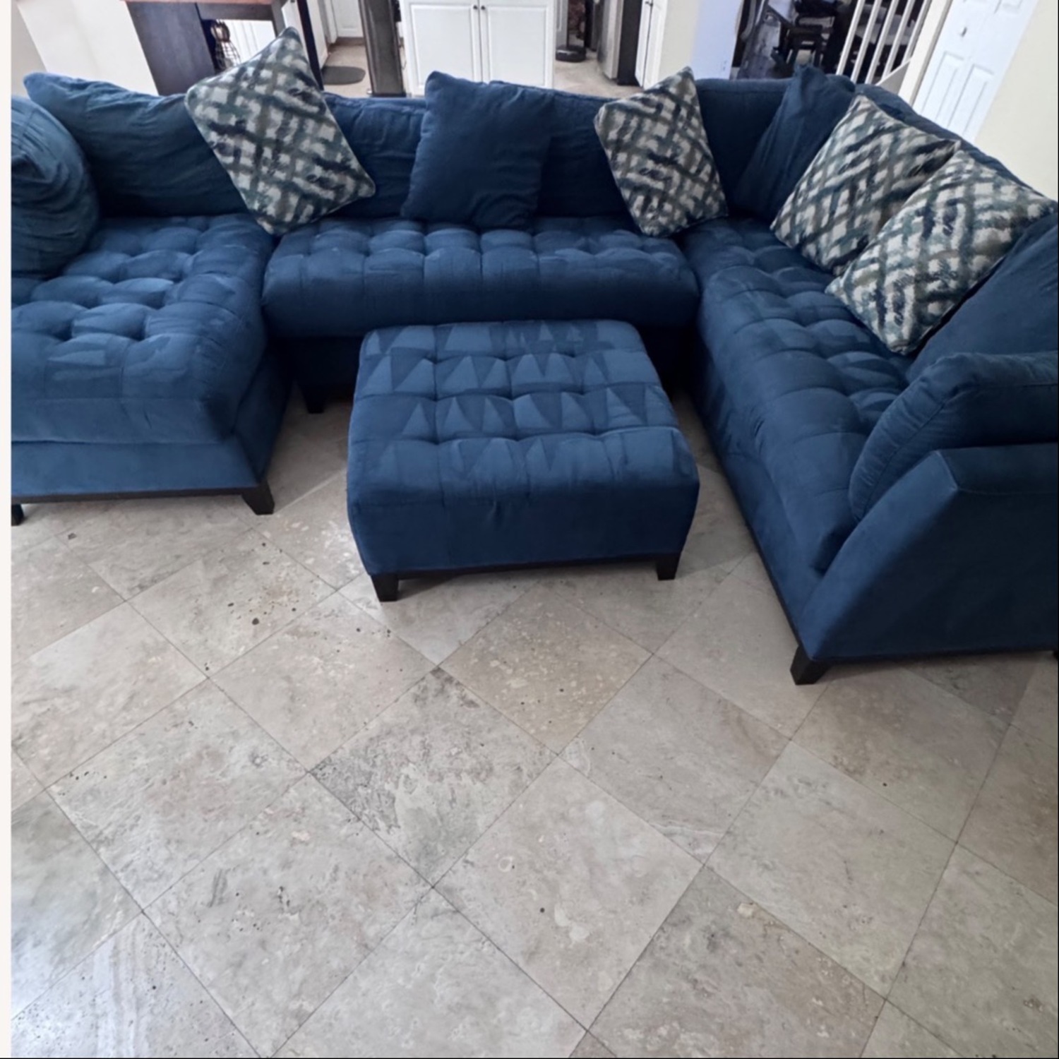 Rooms To Go Cindy Crawford Sectional - image-8
