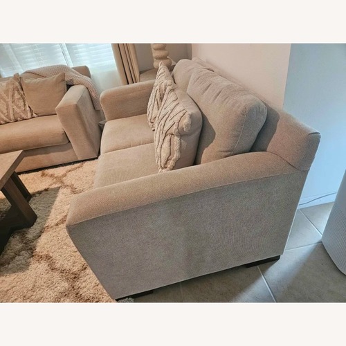 Used Rooms To Go Drew & Jonathan Melbourne Loveseat for sale on AptDeco