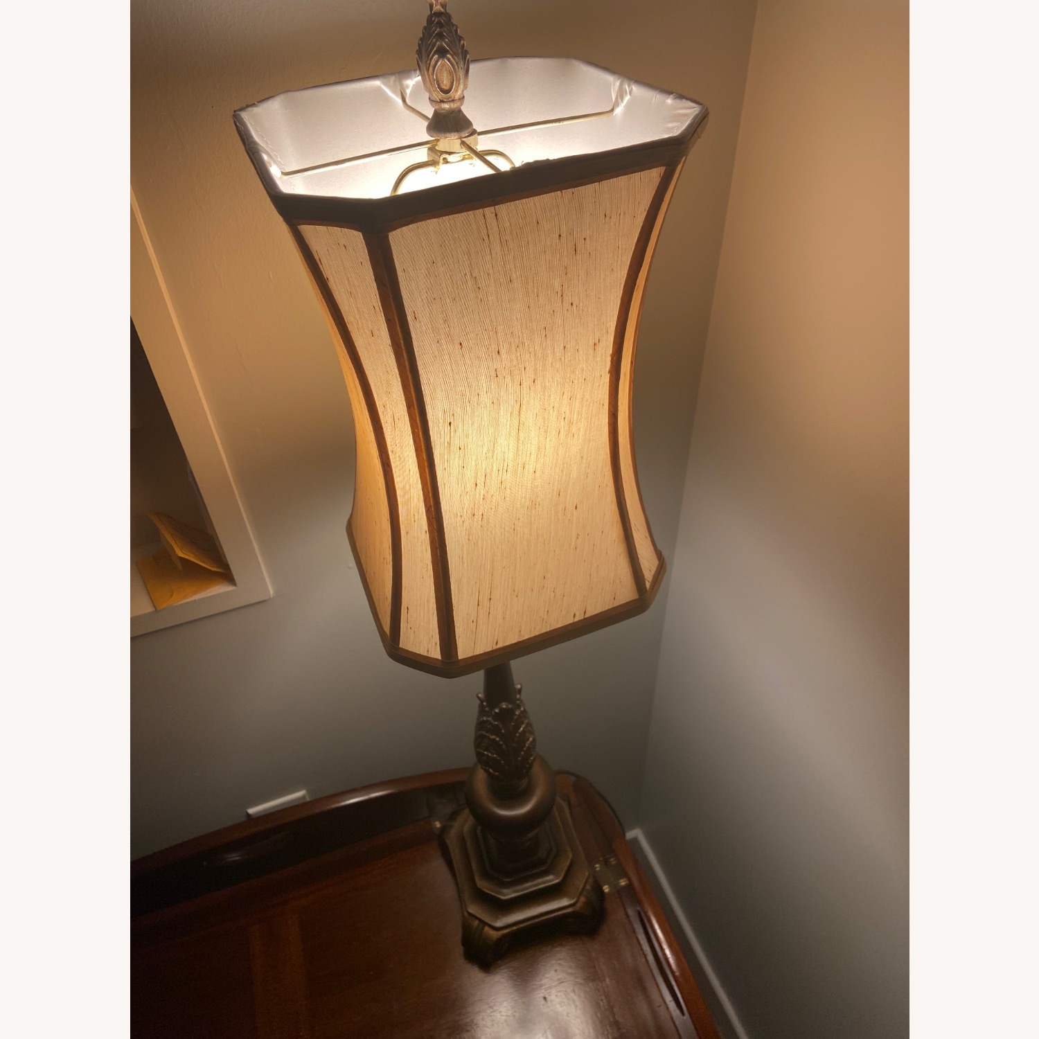 Vintage/Antique Finds Light Brown Table Lamp - image-4