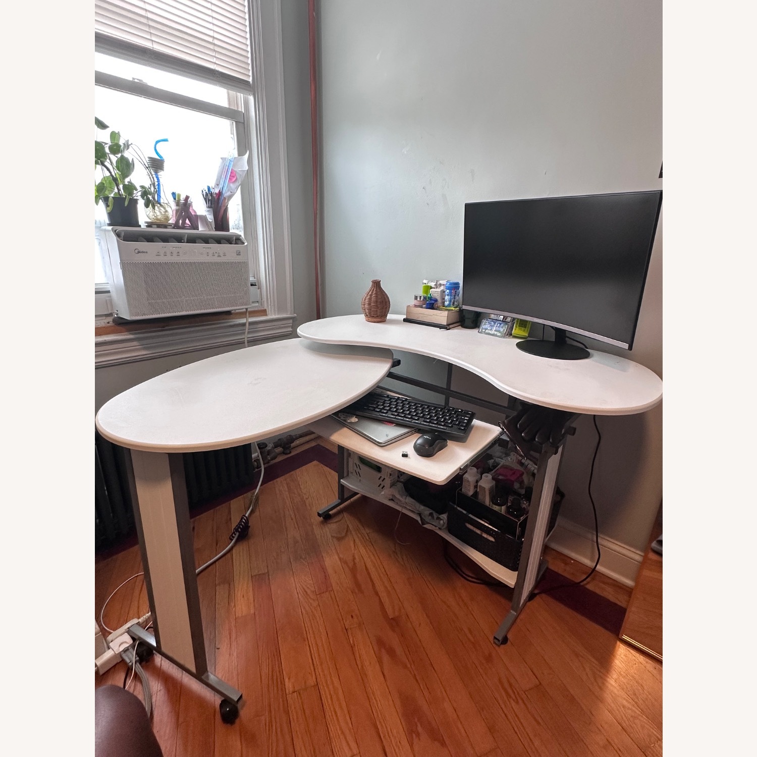 White Desk - image-3