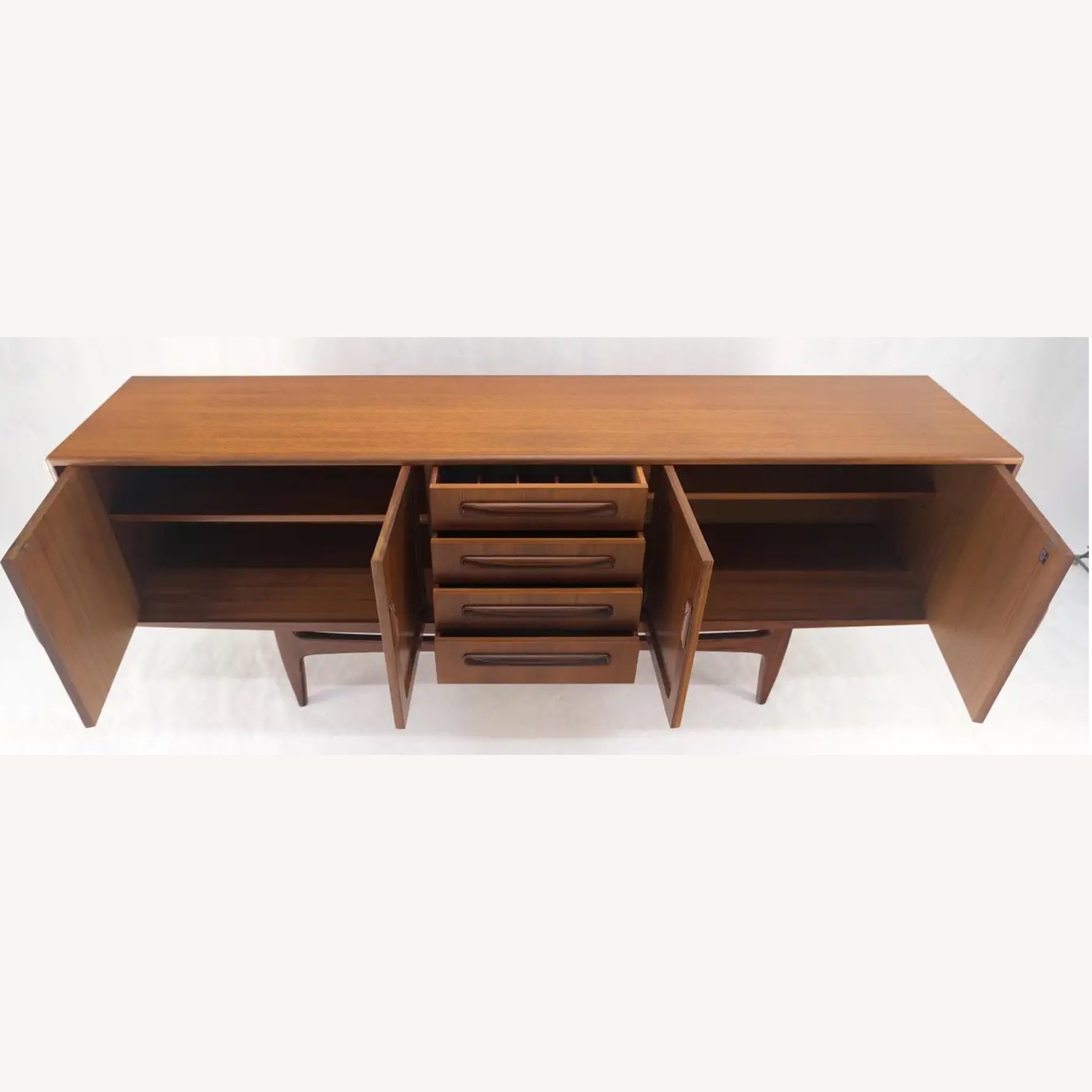 Vintage/Antique Sideboard - image-3