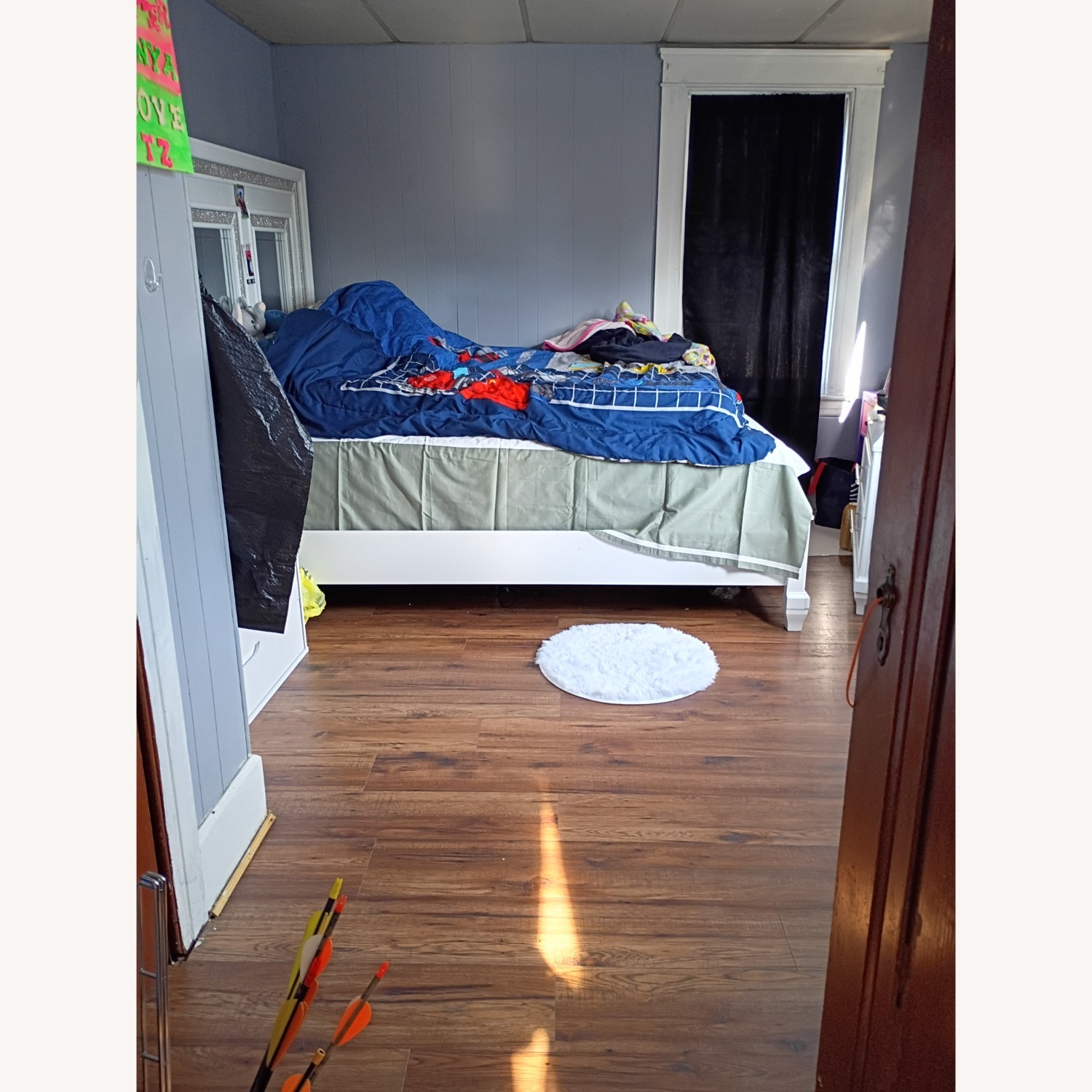 White Wood Queen Bed - image-3