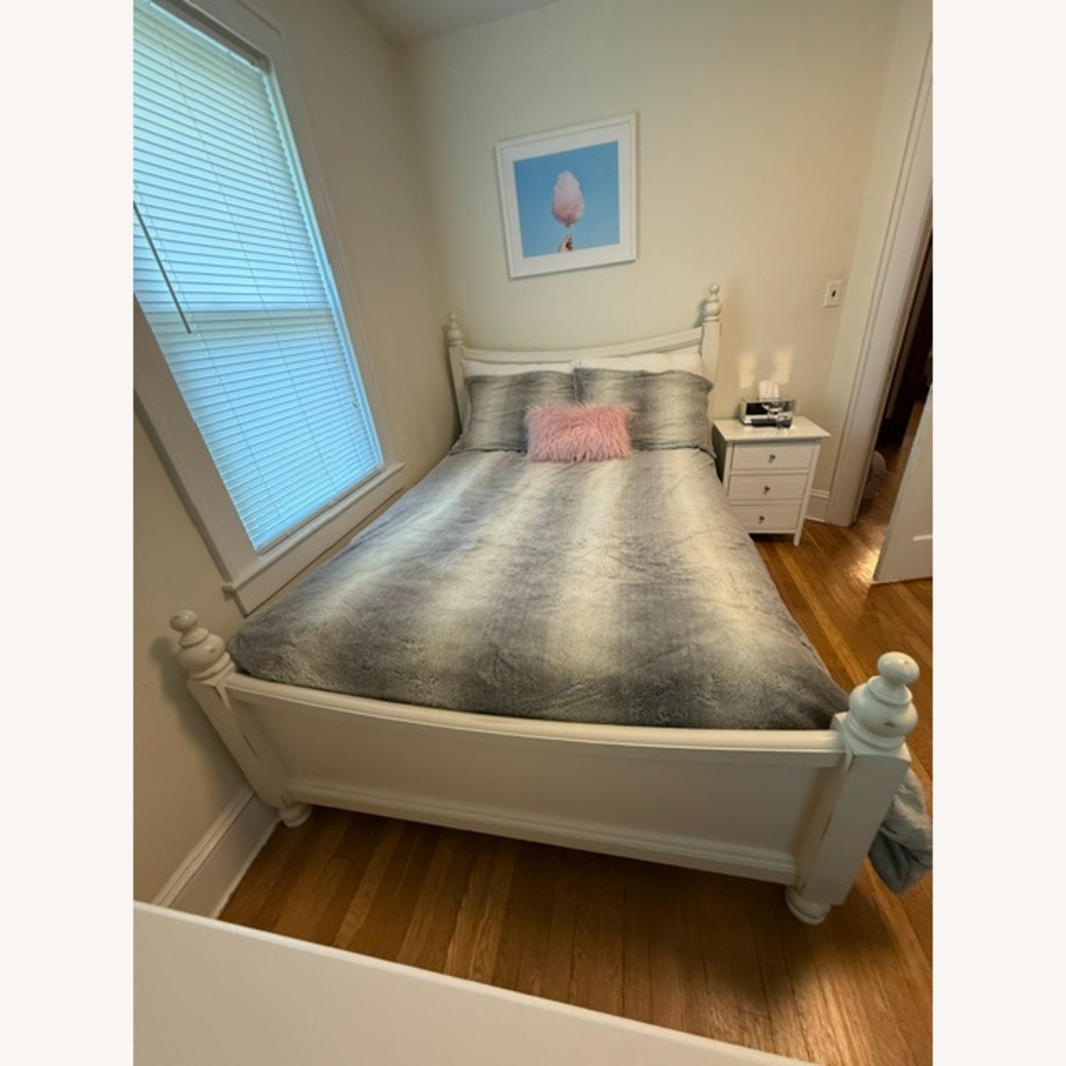 Bellini Furniture White Wood Full Bed - image-3