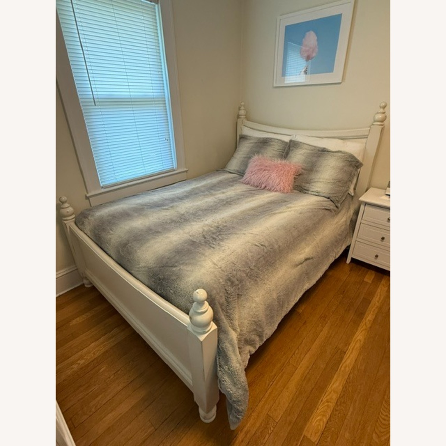 Bellini Furniture White Wood Full Bed - image-2