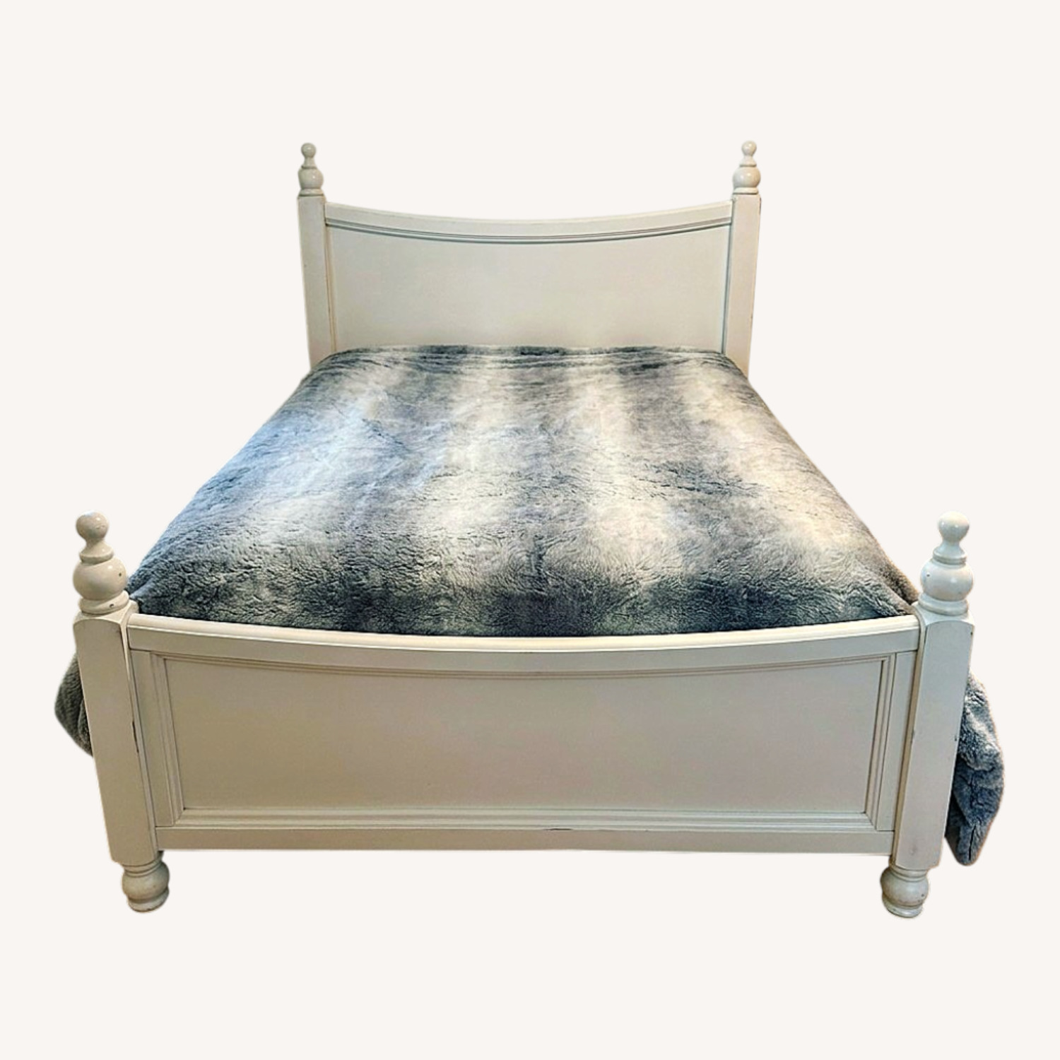 Bellini Furniture White Wood Full Bed - image-0