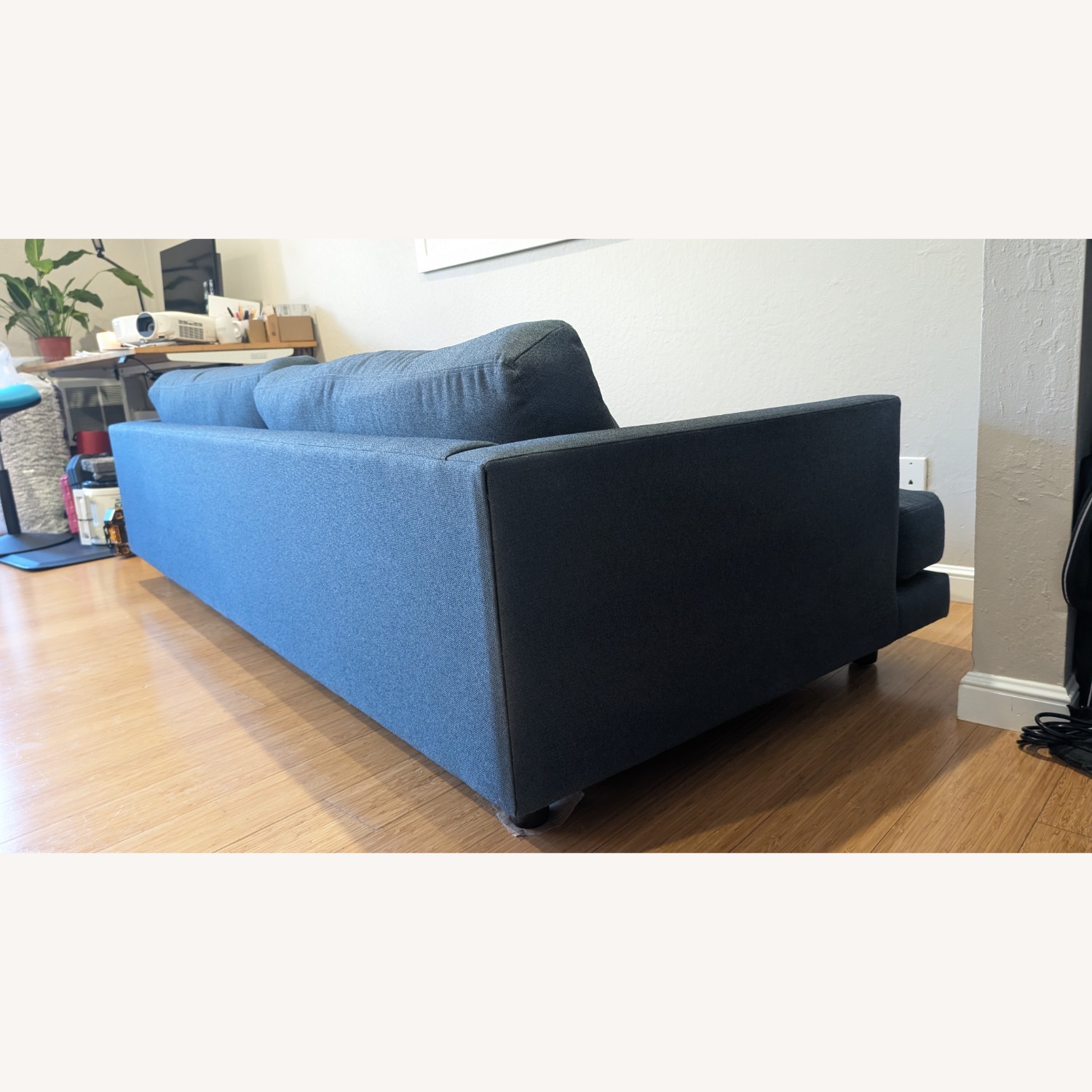 Knoll D'Urso Sofa 7.5' Indigo Hourglass Fabric - image-12