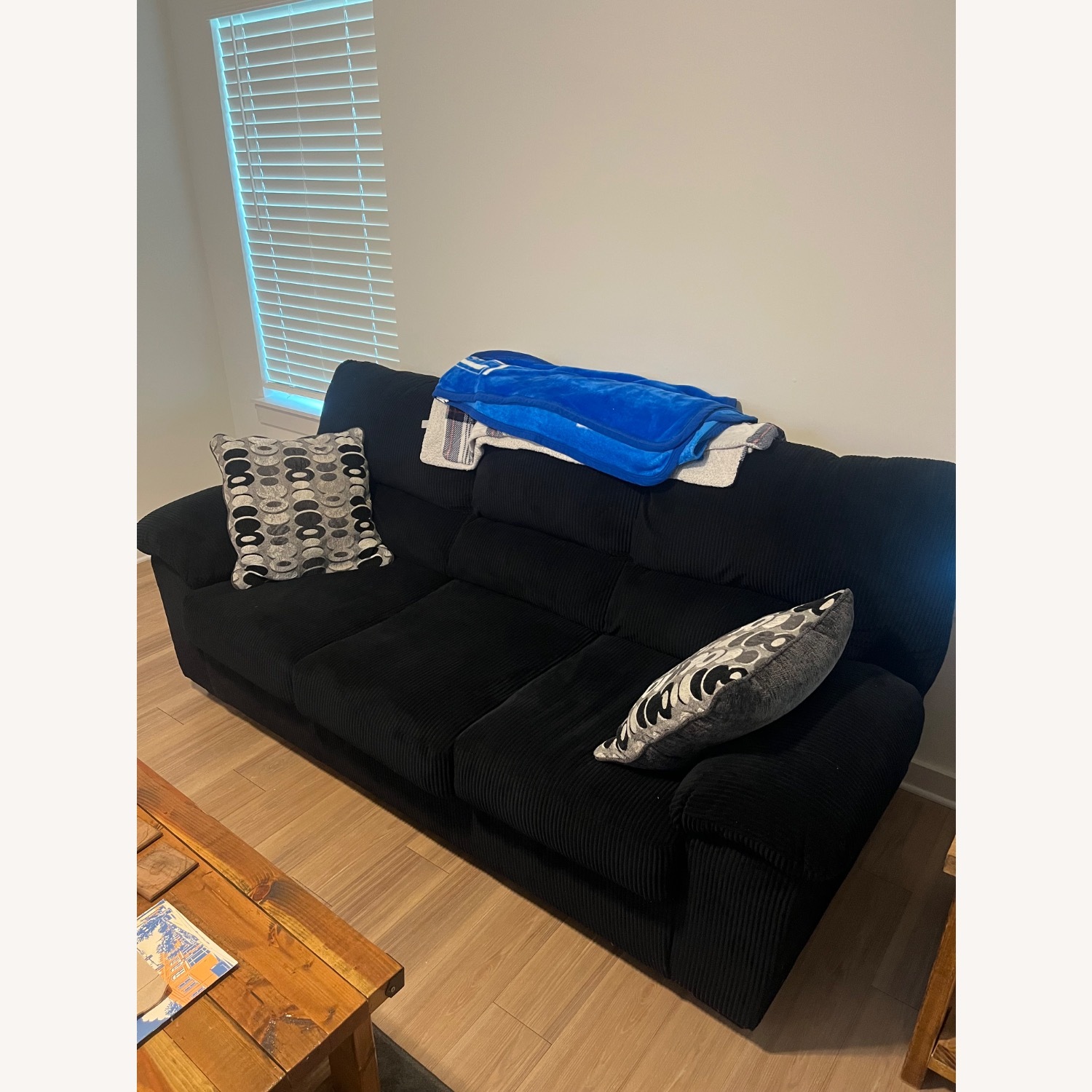 Ashley Furniture Onyx Black 3+ Seater Sofa - image-3