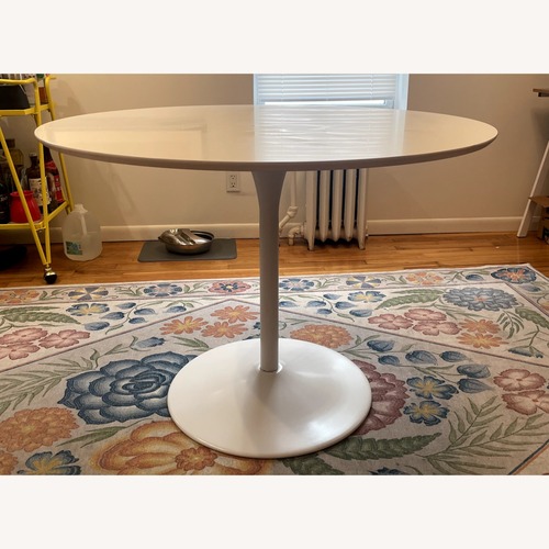 Used White Tulip Table w/ White Metal Base for sale on AptDeco