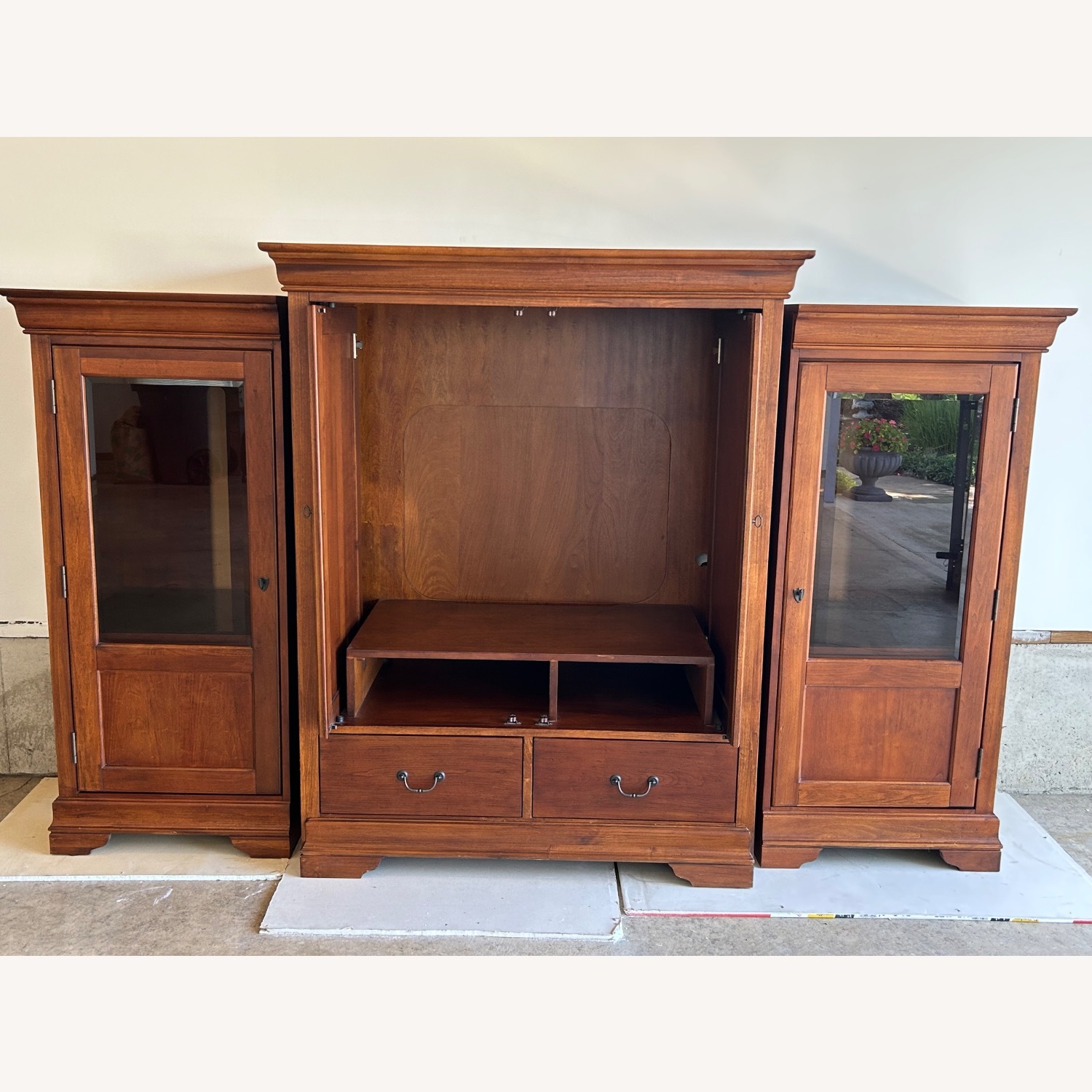 Hooker Furniture Corporation Wall Unit - image-2