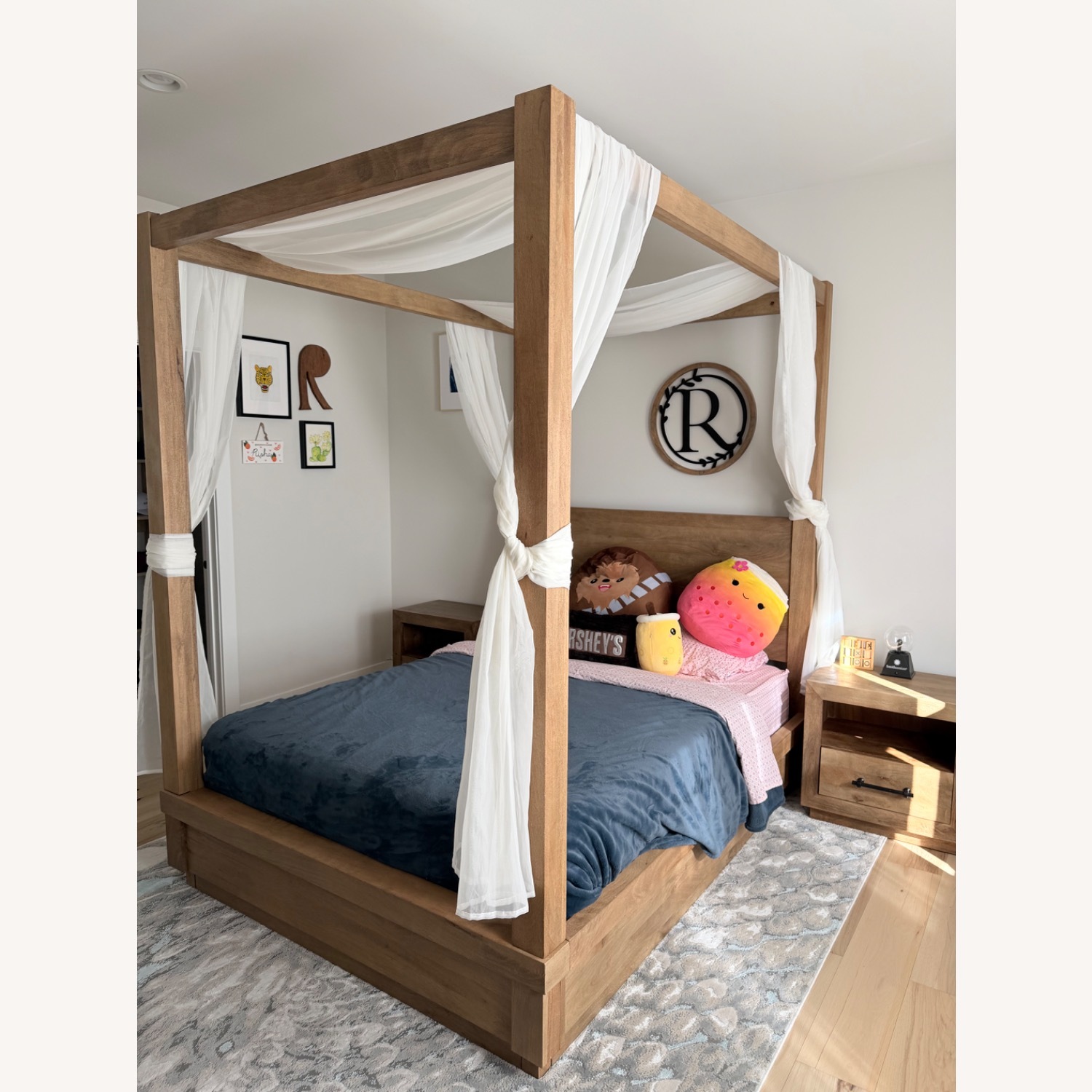 Pottery Barn Oakleigh Canopy Bed Queen Bed - image-1