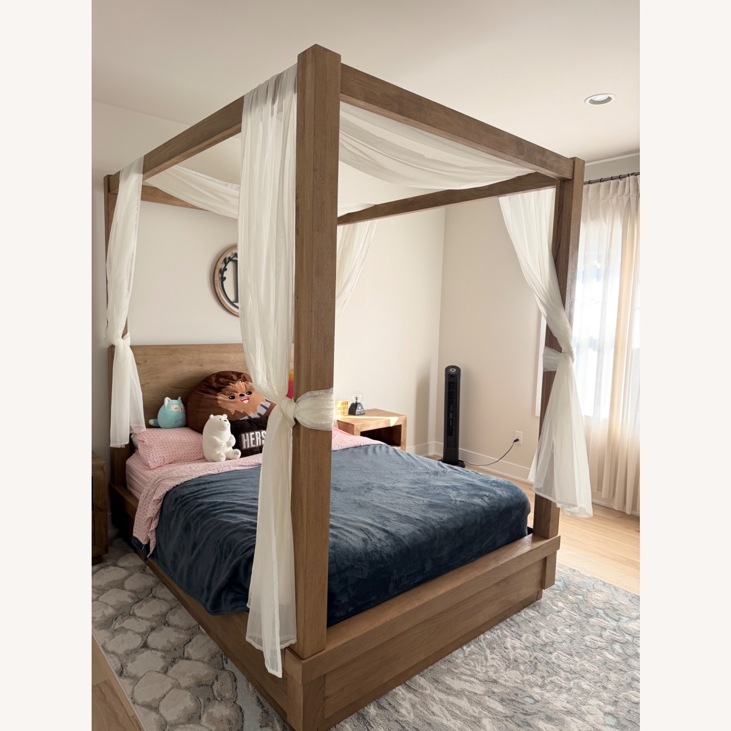 Pottery Barn Oakleigh Canopy Bed Queen Bed - image-3