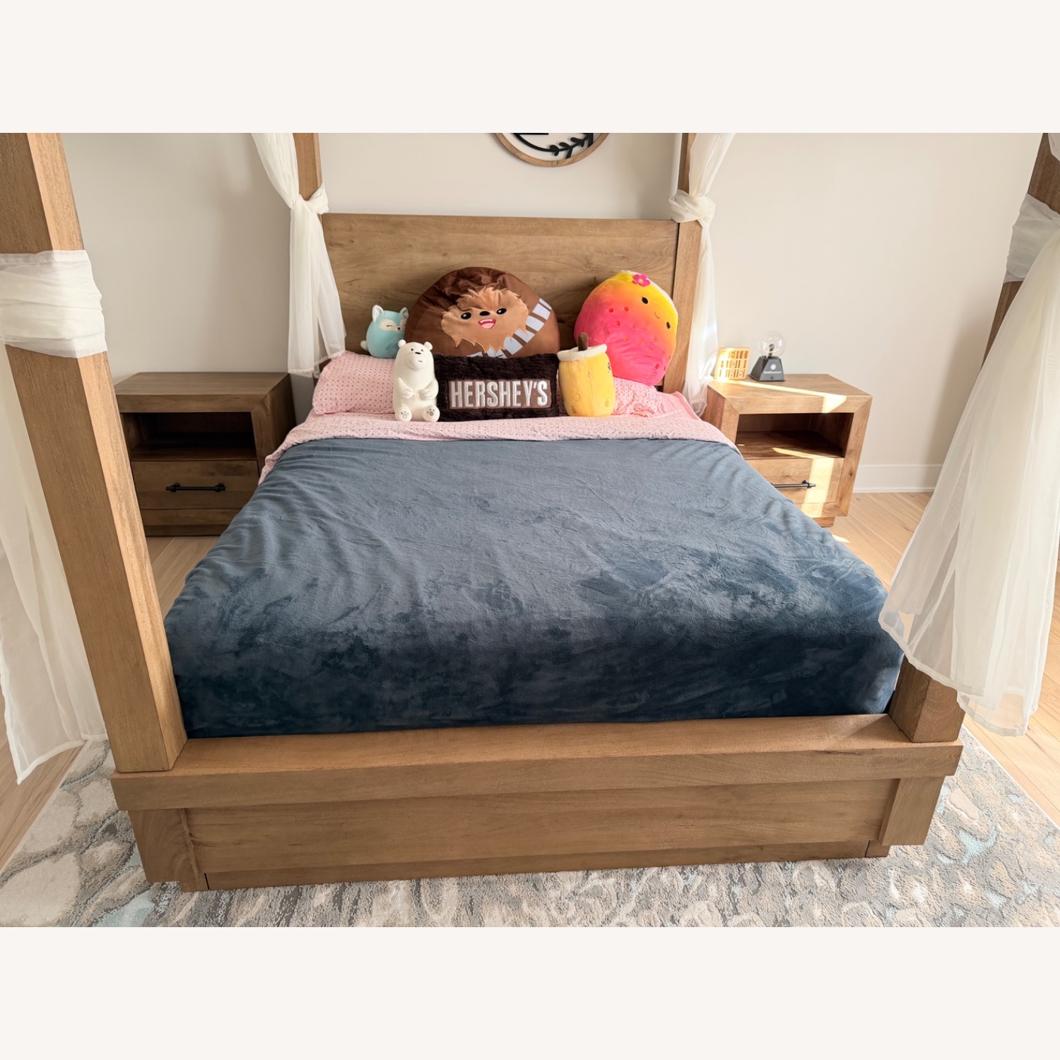 Pottery Barn Oakleigh Canopy Bed Queen Bed - image-2