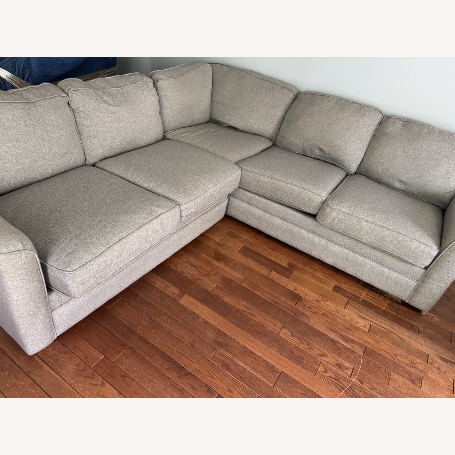 Craftmaster Sectional Couch - image-1