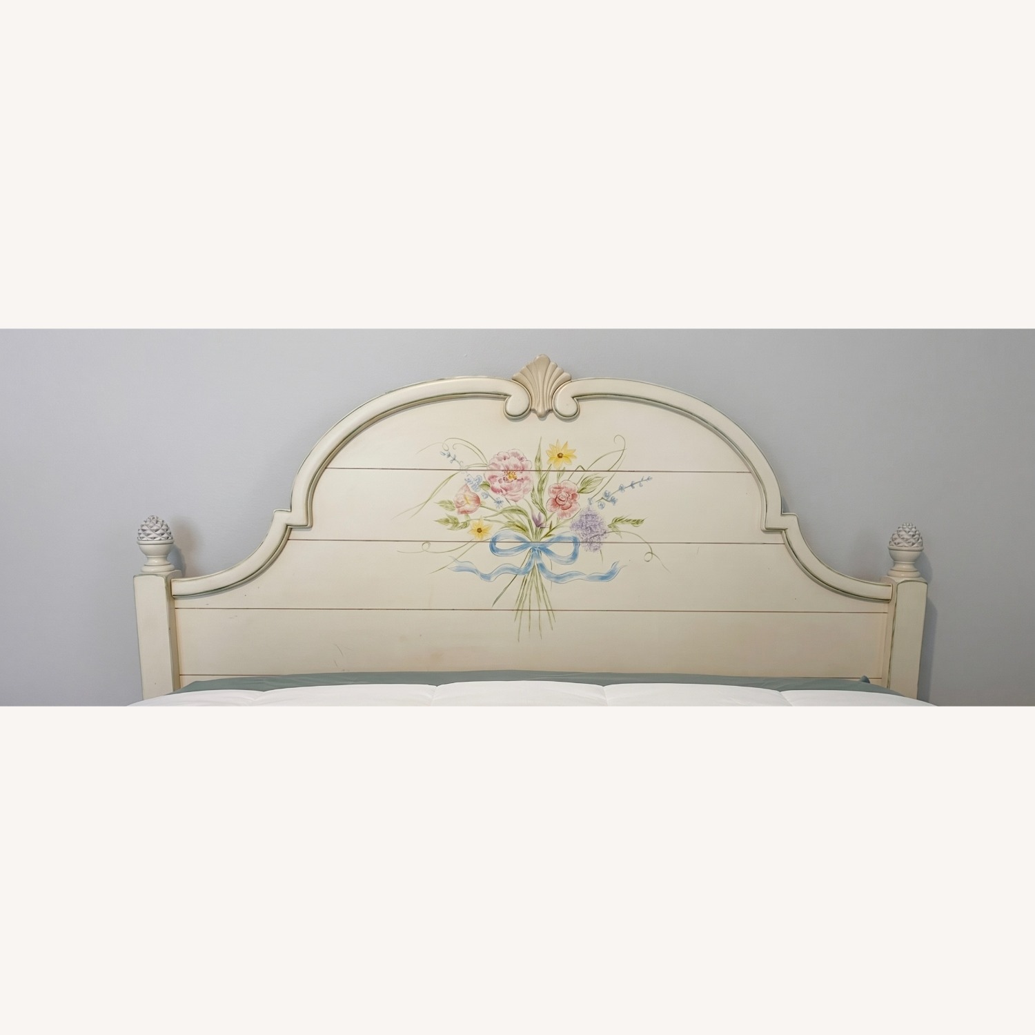 Ethan Allen Vintage Full Hand-painted Bed Frame - image-3