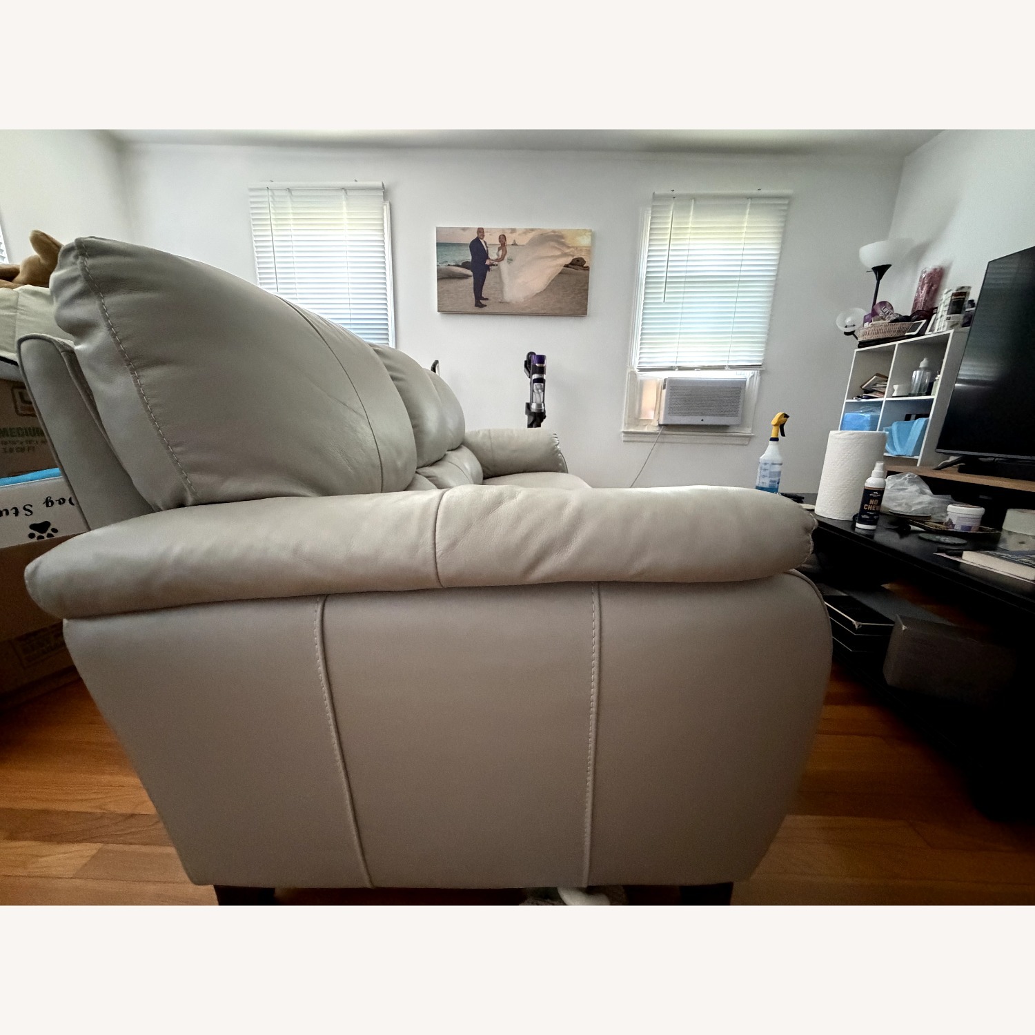 Raymour & Flanigan White Leather 3+ Seater Sofa - image-3
