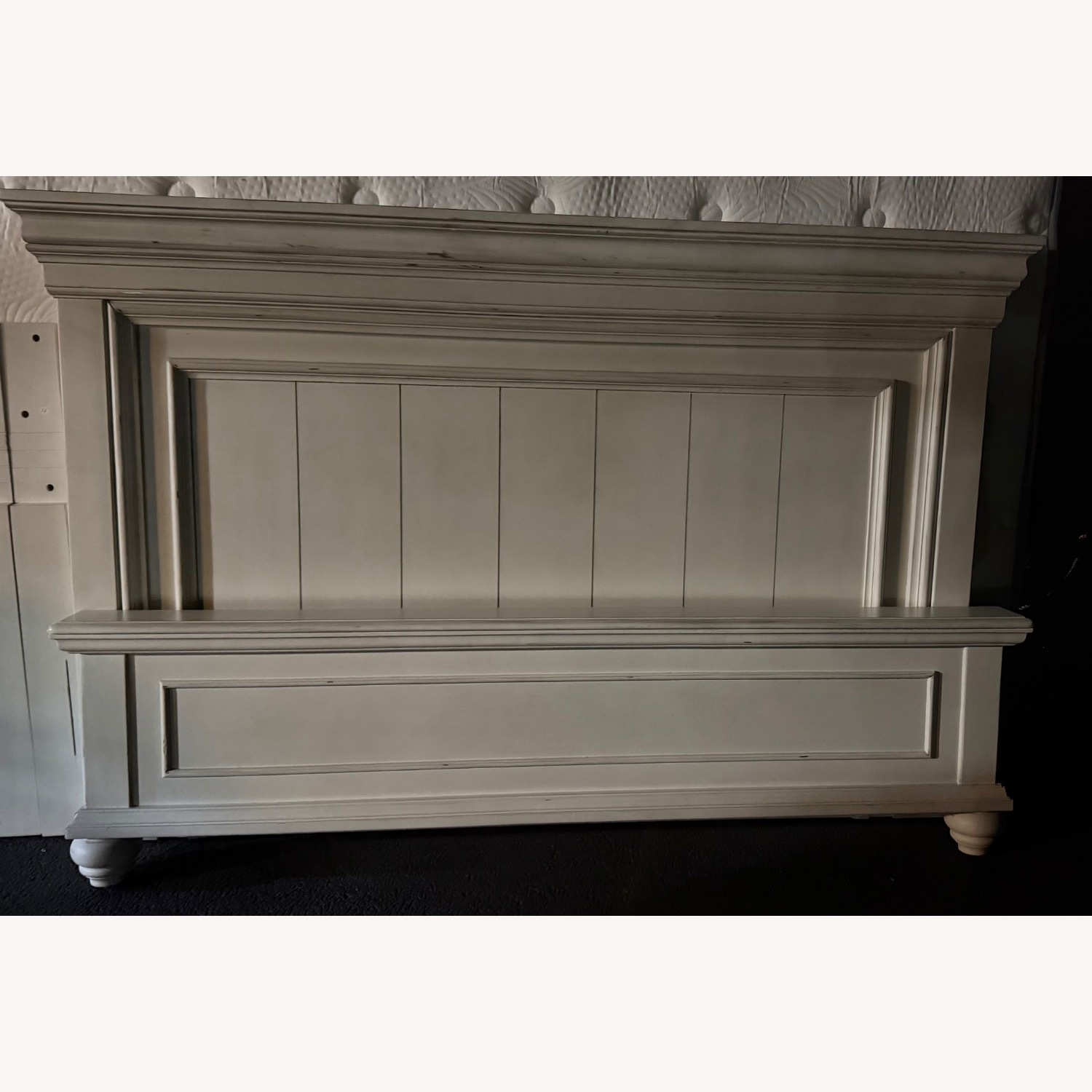 Ashley Furniture Kanwyn White Queen Bed - image-1